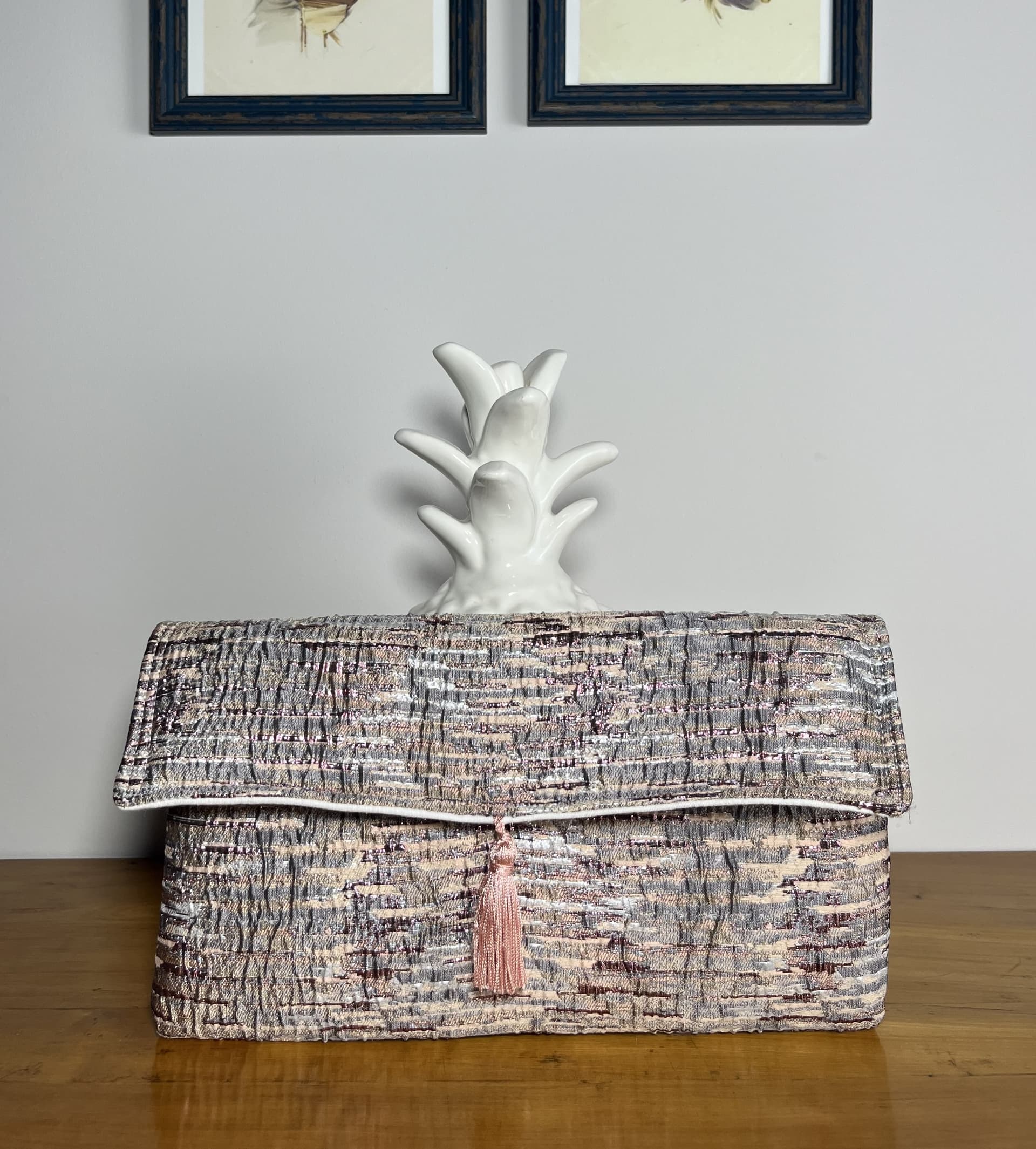 Mónaco — cartera rosa y gris artesanal de Lucía Lacunza