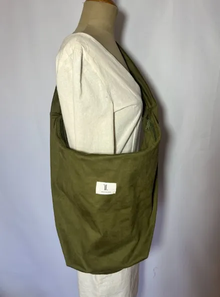 Brasa — bolso verde musgo artesanal de Lucía Lacunza