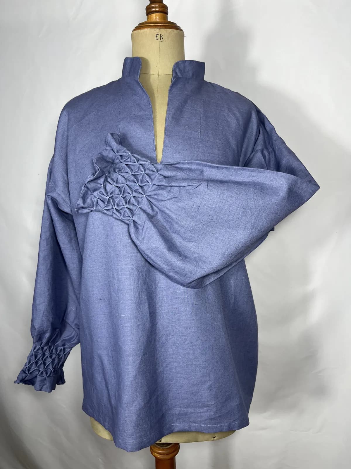 Cielo — blusa azul artesanal de Lucía Lacunza
