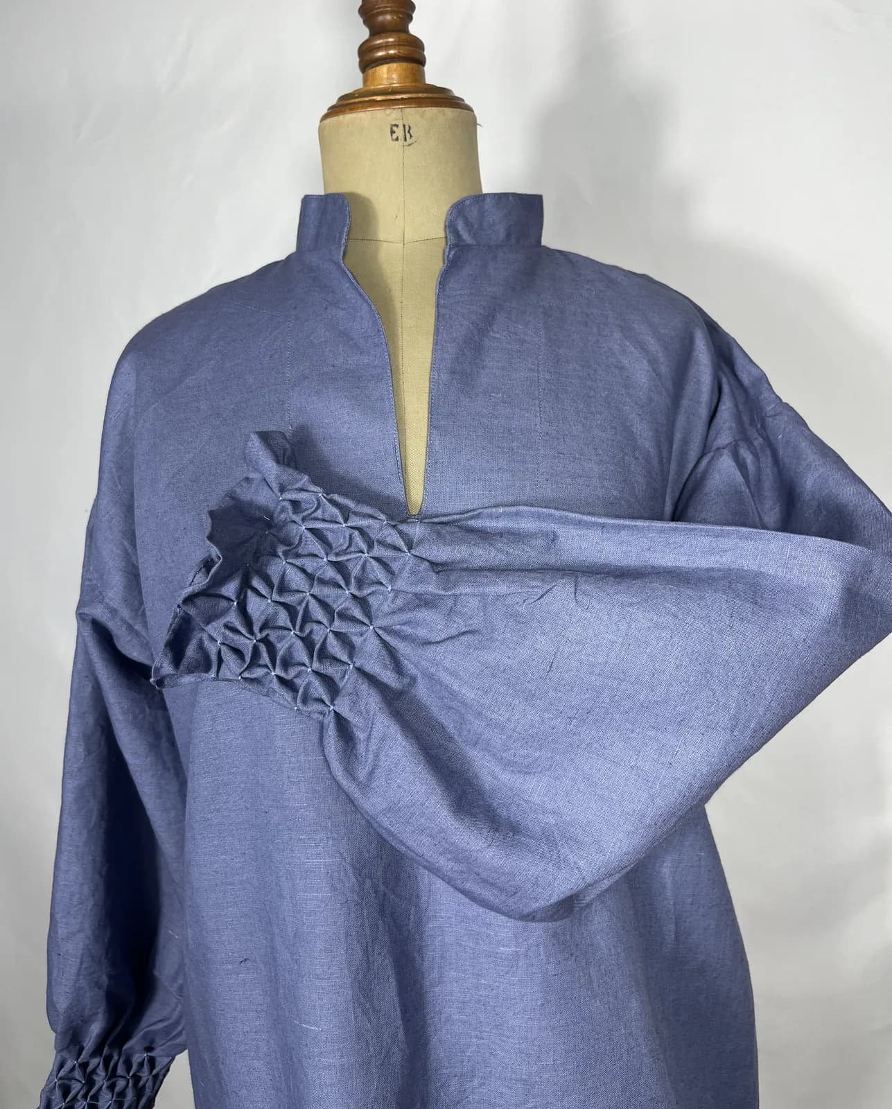 Cielo — blusa azul artesanal de Lucía Lacunza · vista 2