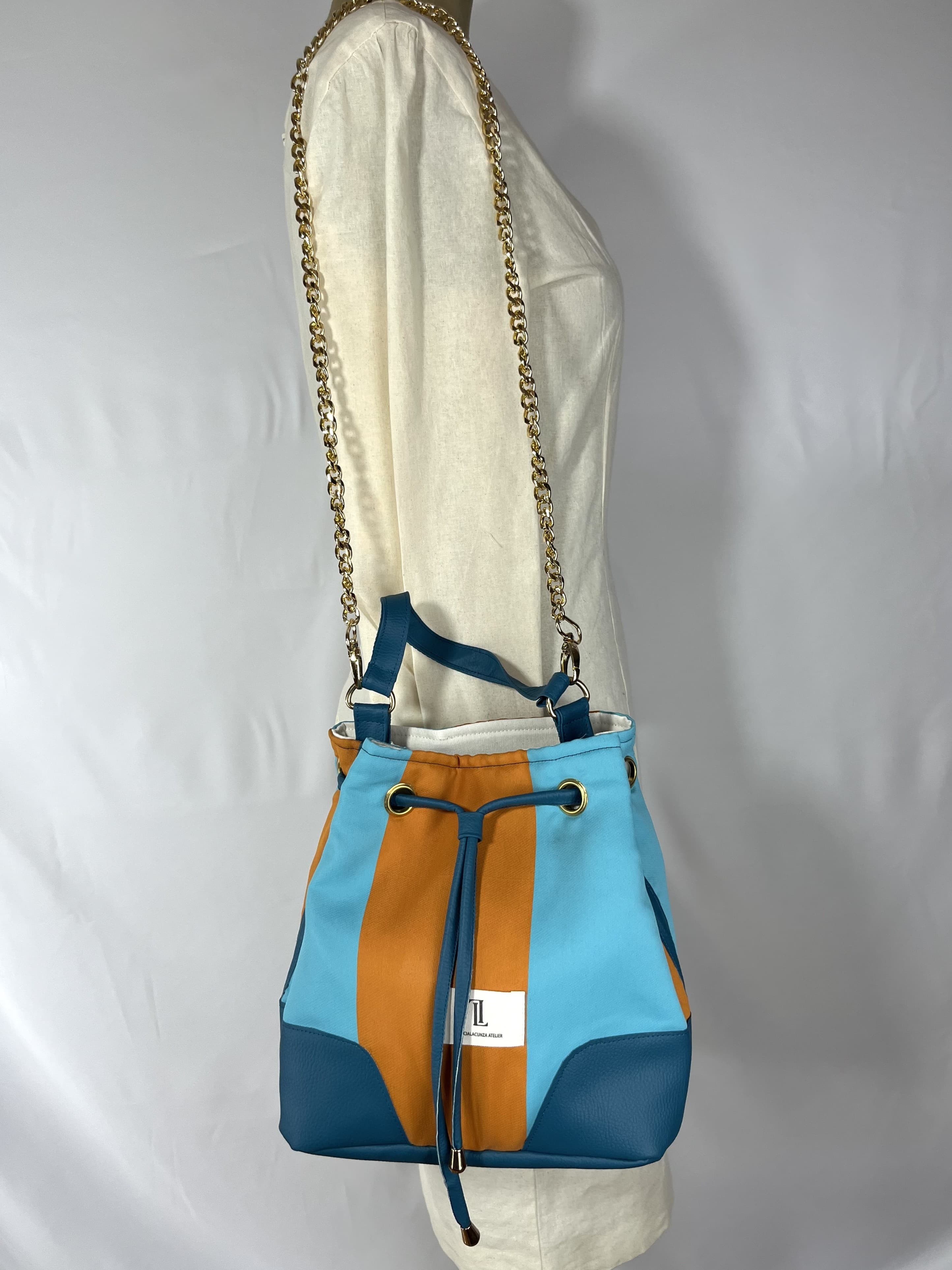 Mar — bolso azul y naranja amarillento artesanal de Lucía Lacunza · vista 3