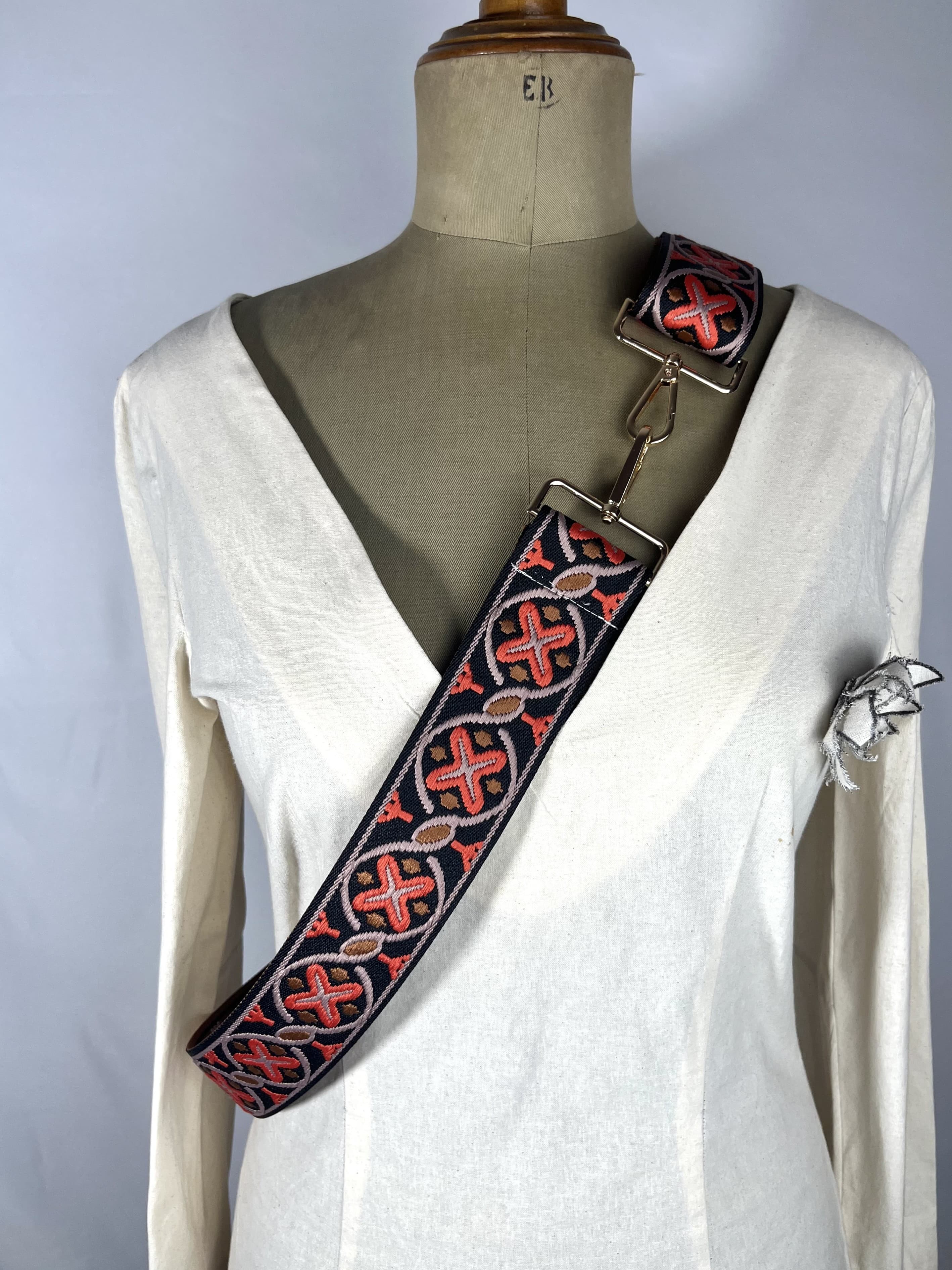 Rosetta — accesorio naranja y rosa y negro y marron artesanal de Lucía Lacunza · vista 2