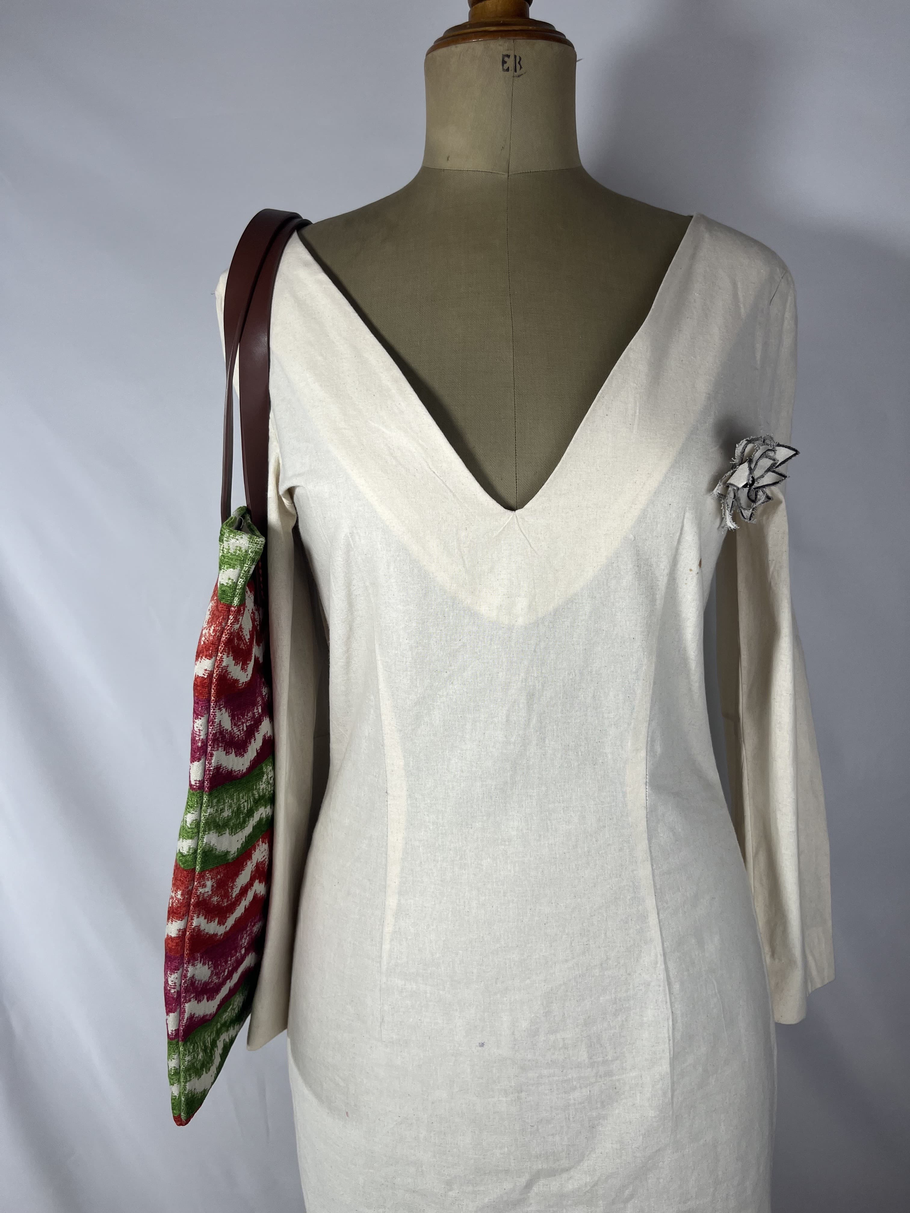 Albahaca — bolso verde y coral y buganvilla y blanco y marrón artesanal de Lucía Lacunza · vista 4