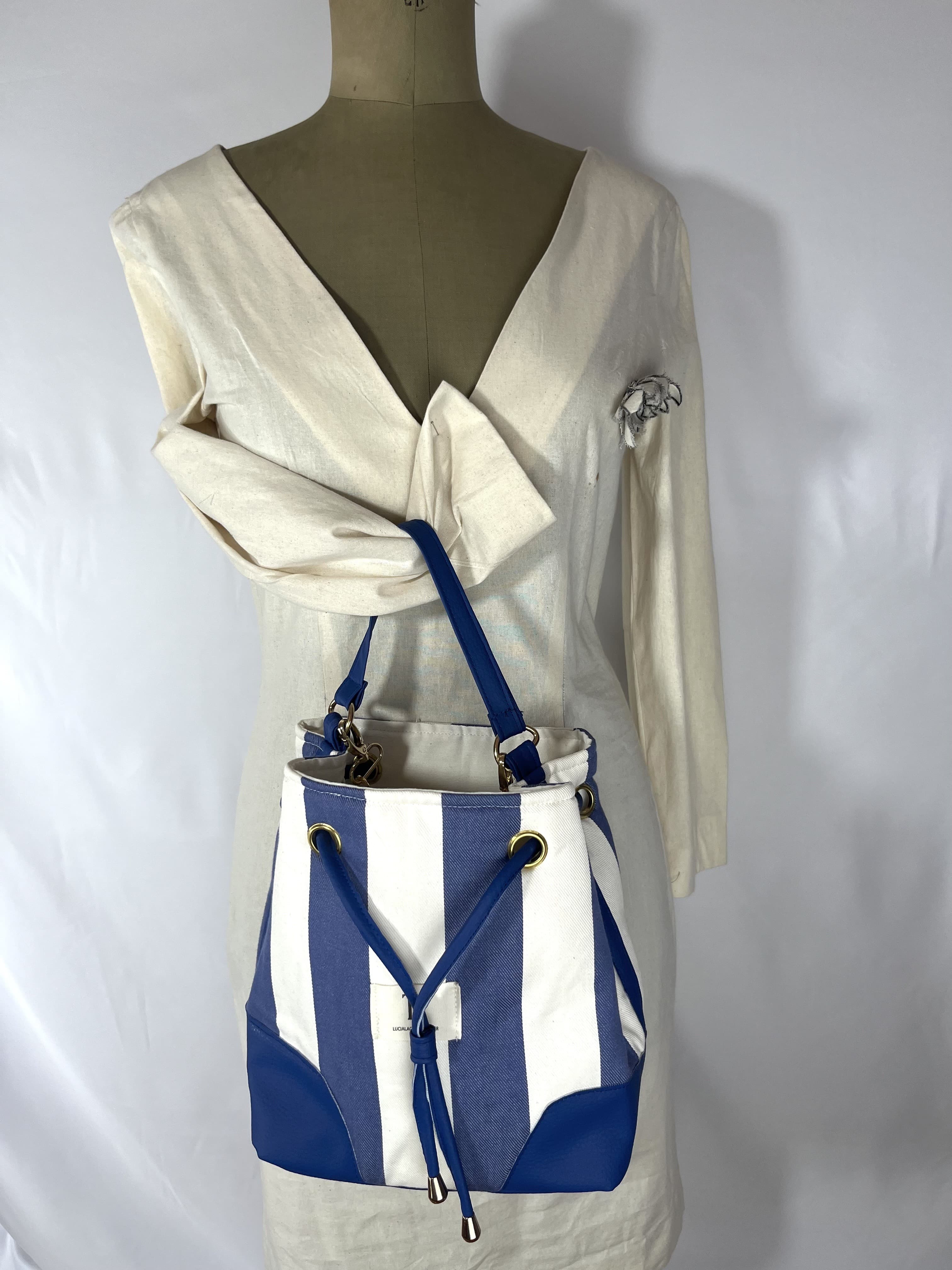 Mistral — bolso azul y blanco artesanal de Lucía Lacunza · vista 2