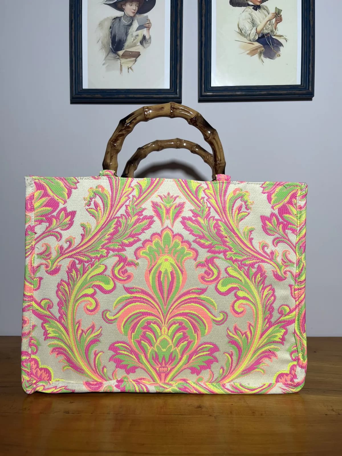 Sol de Coral — bolso rosa y beige y verde fosforito y marrón artesanal de Lucía Lacunza · vista 3