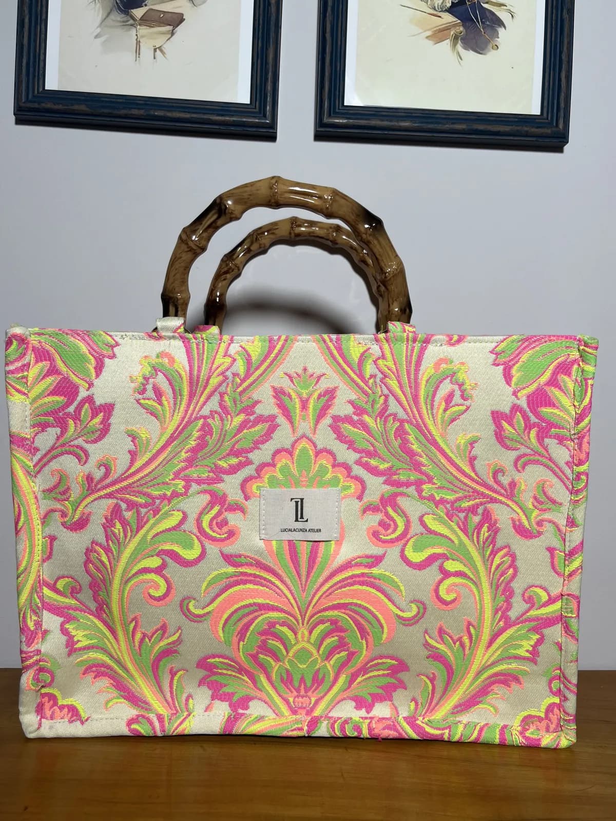 Sol de Coral — bolso rosa y beige y verde fosforito y marrón artesanal de Lucía Lacunza · vista 4