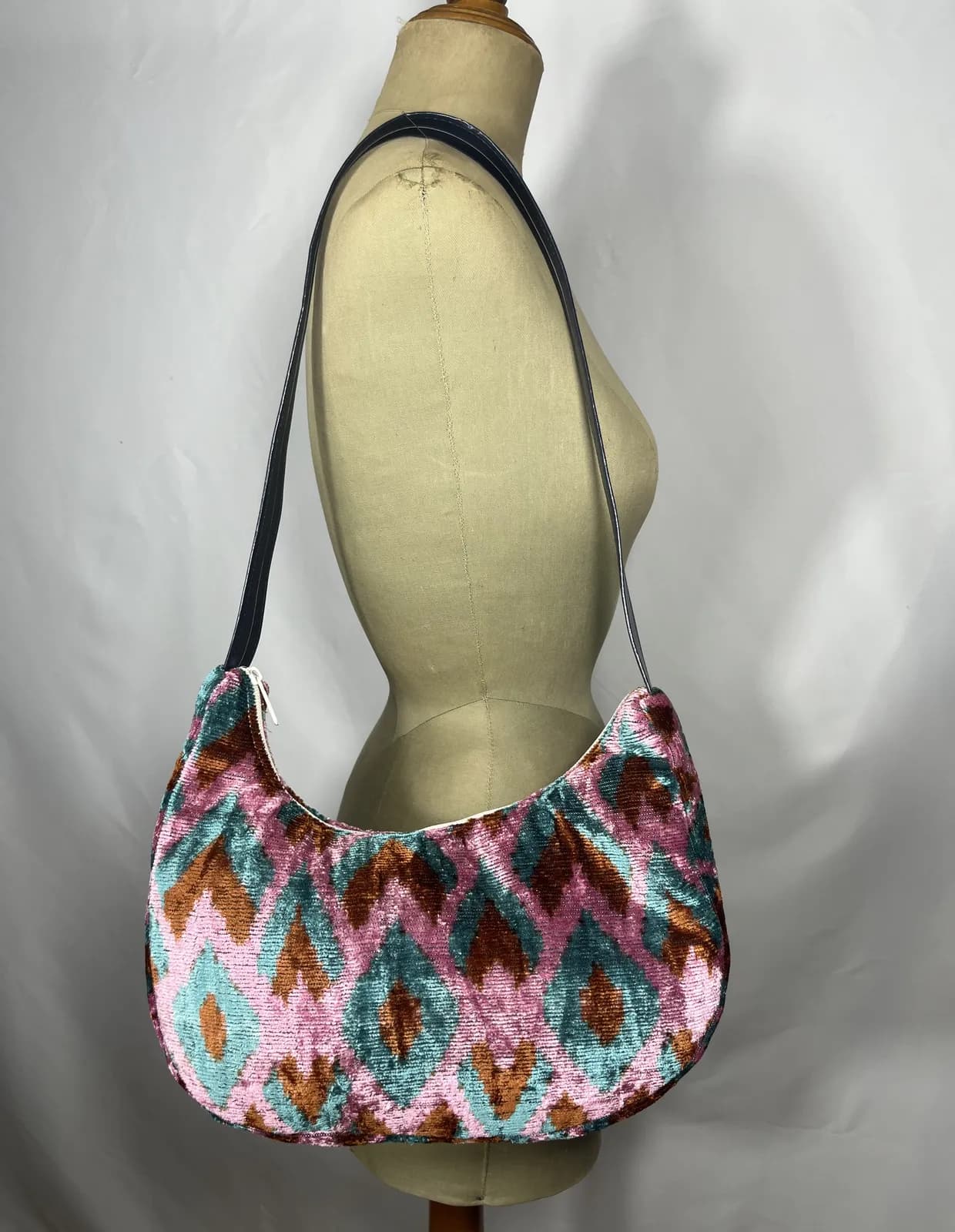 Kaleido — bolso rosa y azul y marrón artesanal de Lucía Lacunza · vista 4
