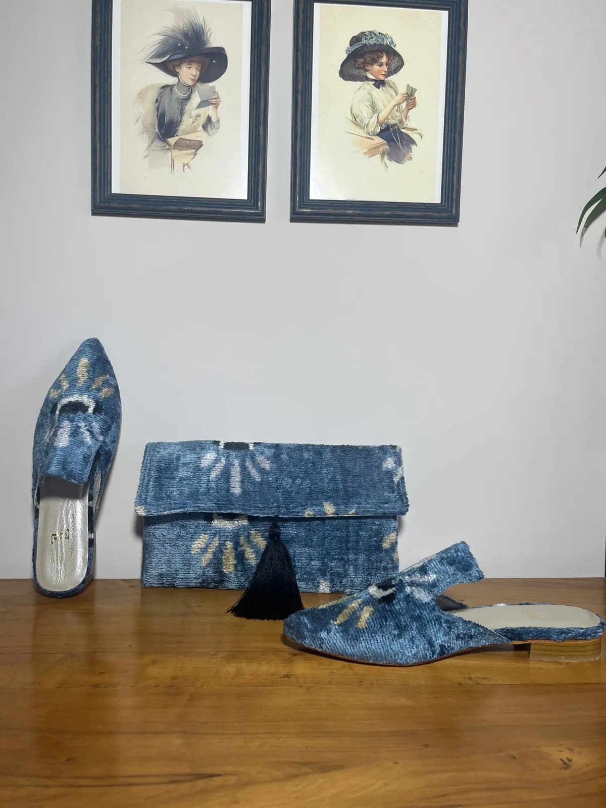 Blue Velvet — mules azul y negro y blanco artesanal de Lucía Lacunza · vista 2