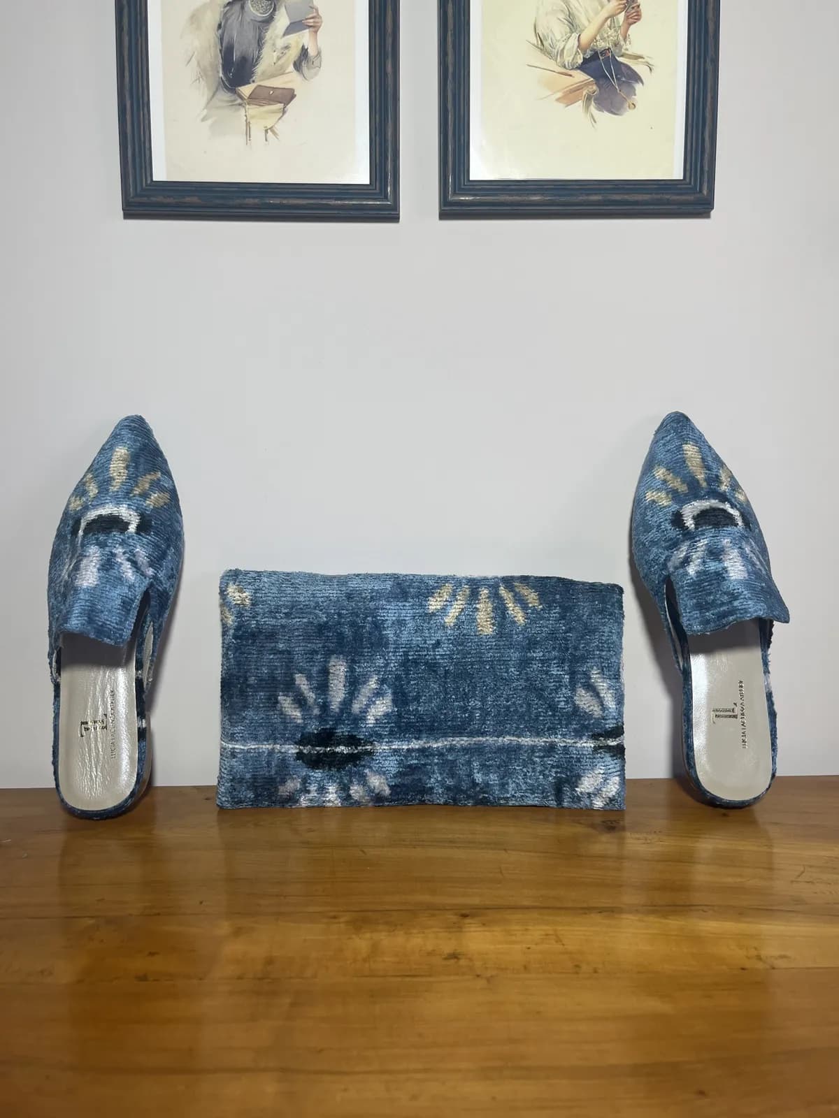 Blue Velvet — mules azul y negro y blanco artesanal de Lucía Lacunza · vista 3