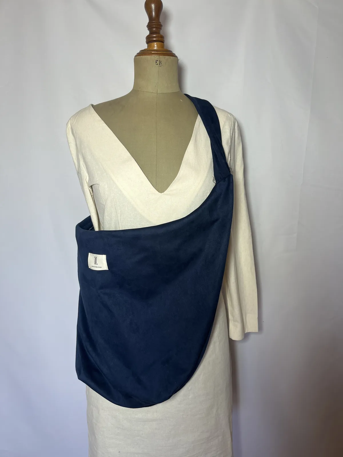 Numa — bolso azul marino artesanal de Lucía Lacunza