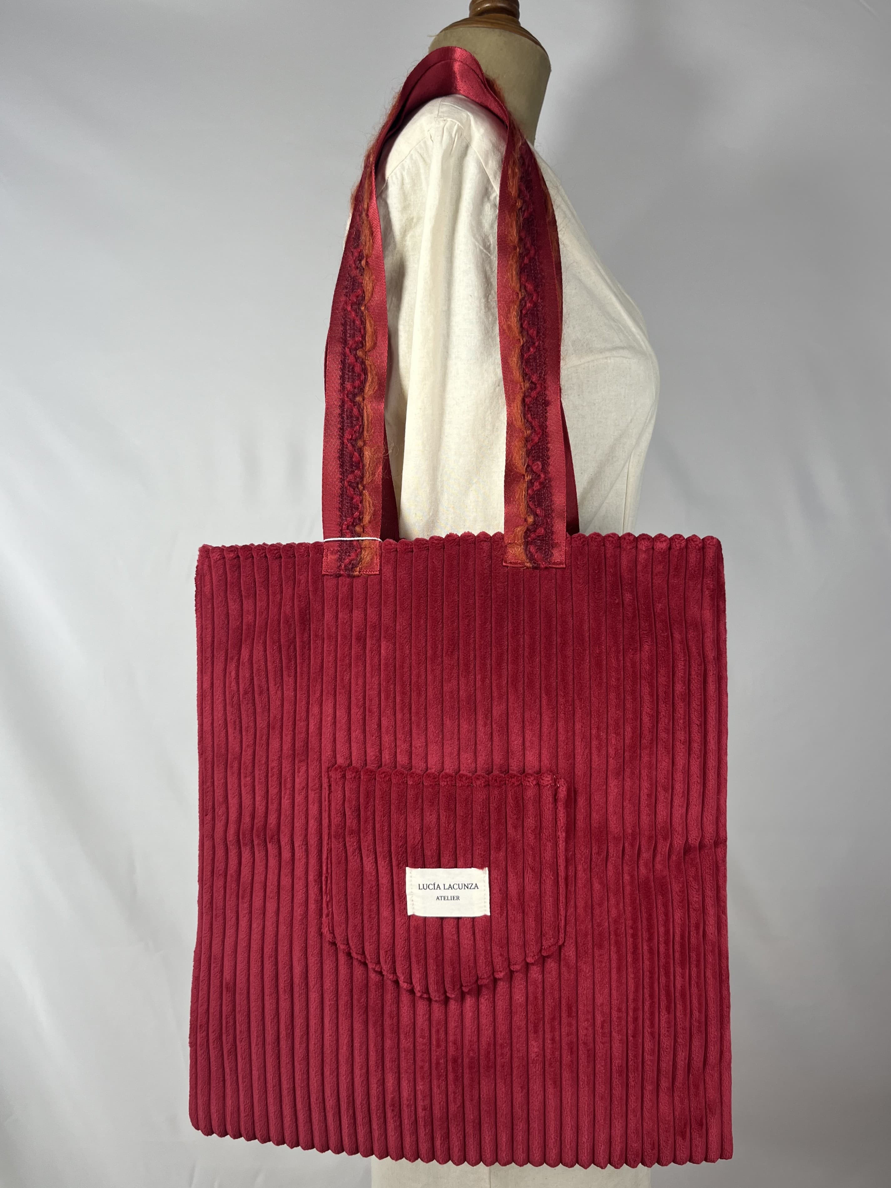 Merlot — bolso granate artesanal de Lucía Lacunza