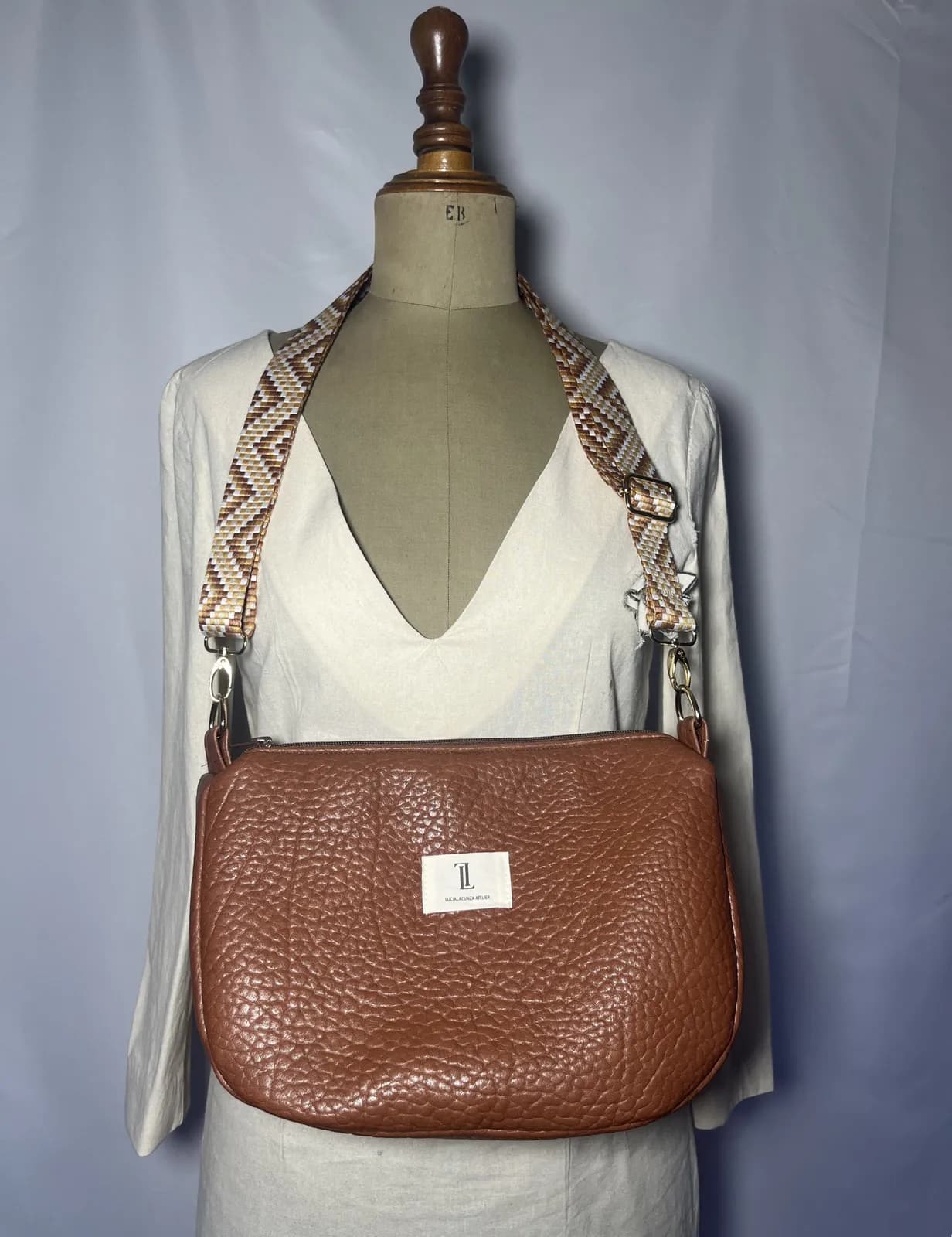 Vittoria — bolso marrón artesanal de Lucía Lacunza