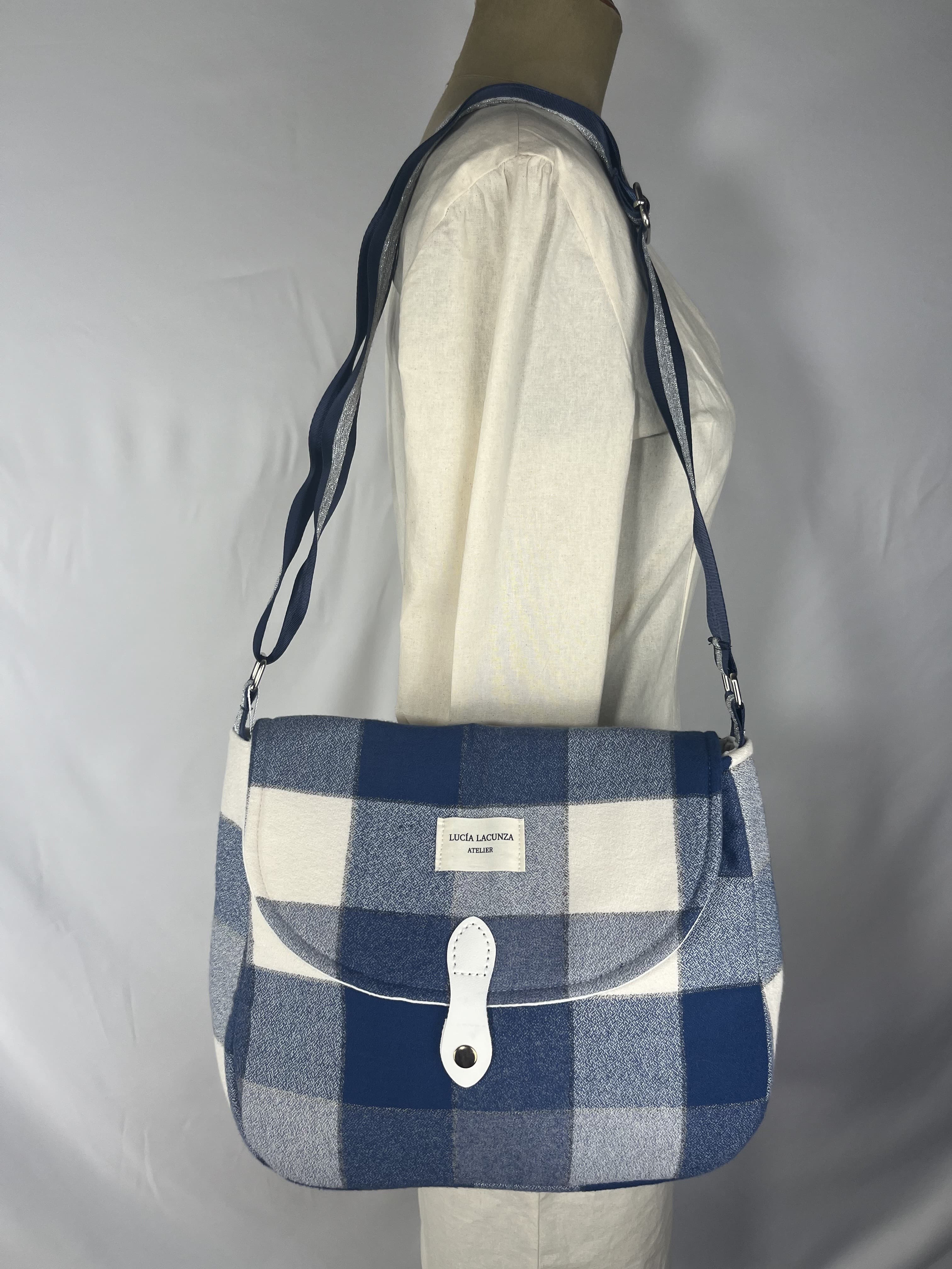 Escocia — bolso blanco y azul artesanal de Lucía Lacunza