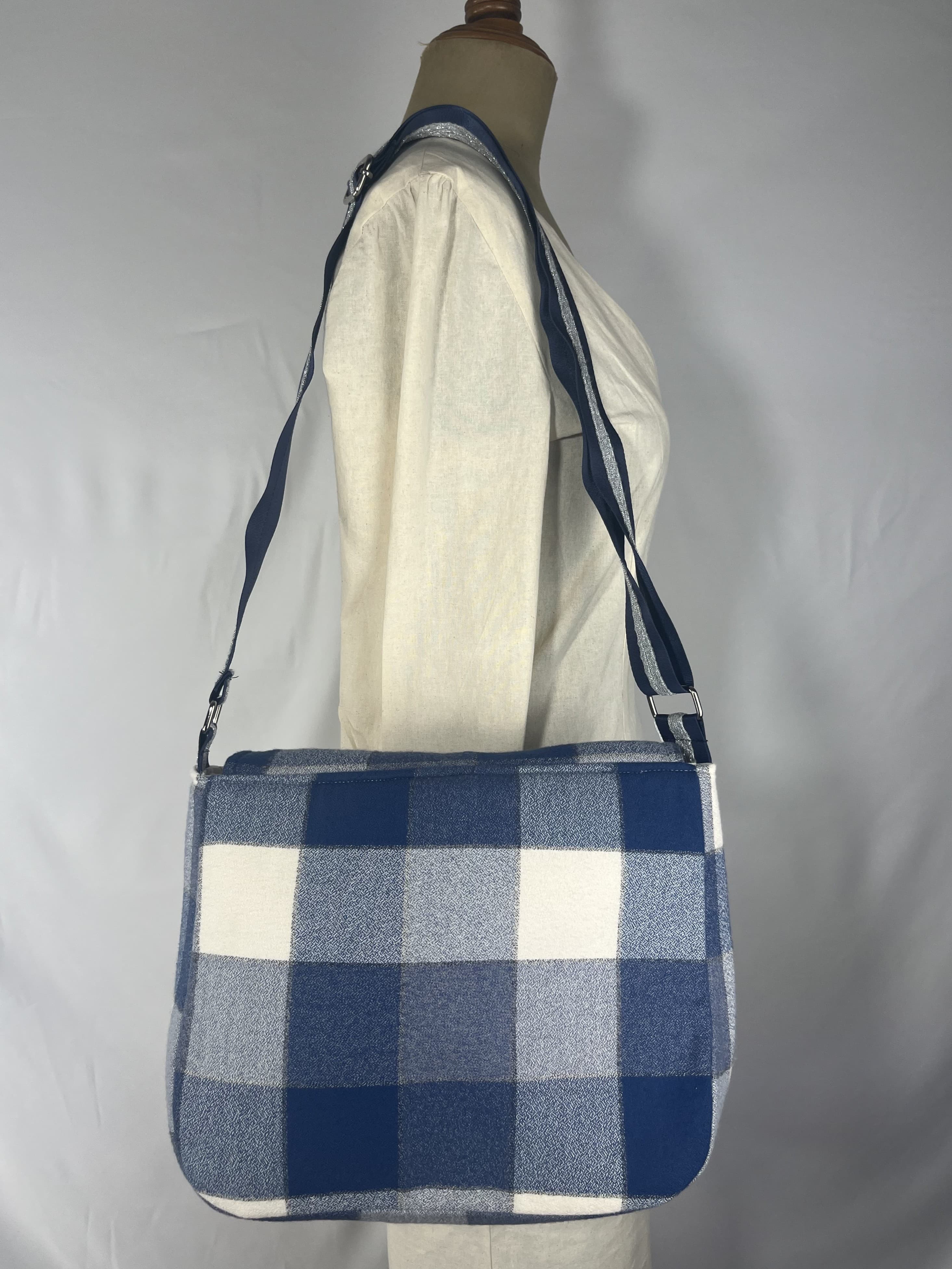 Escocia — bolso blanco y azul artesanal de Lucía Lacunza · vista 3