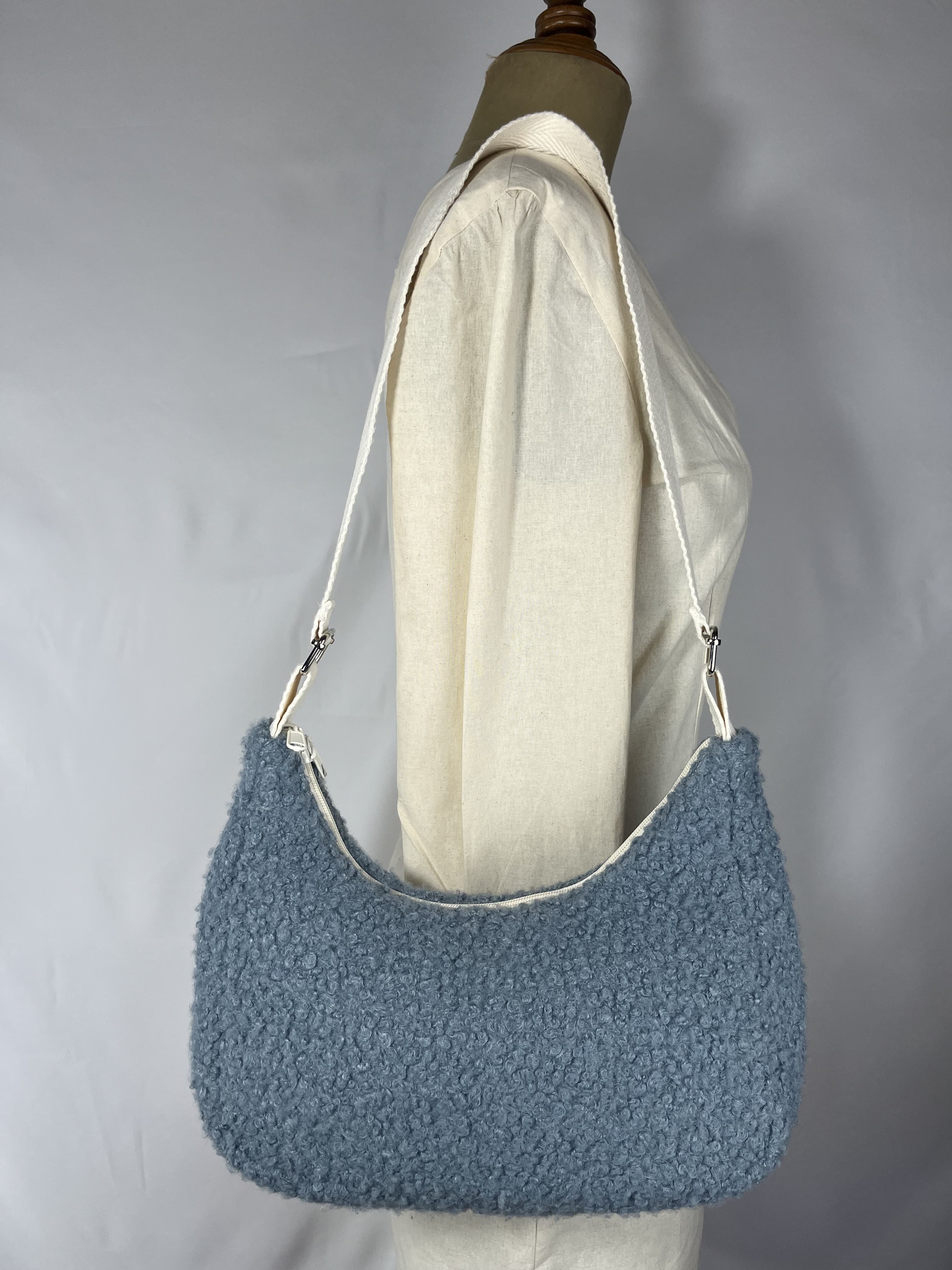 Azur — bolso azul y beige artesanal de Lucía Lacunza · vista 2