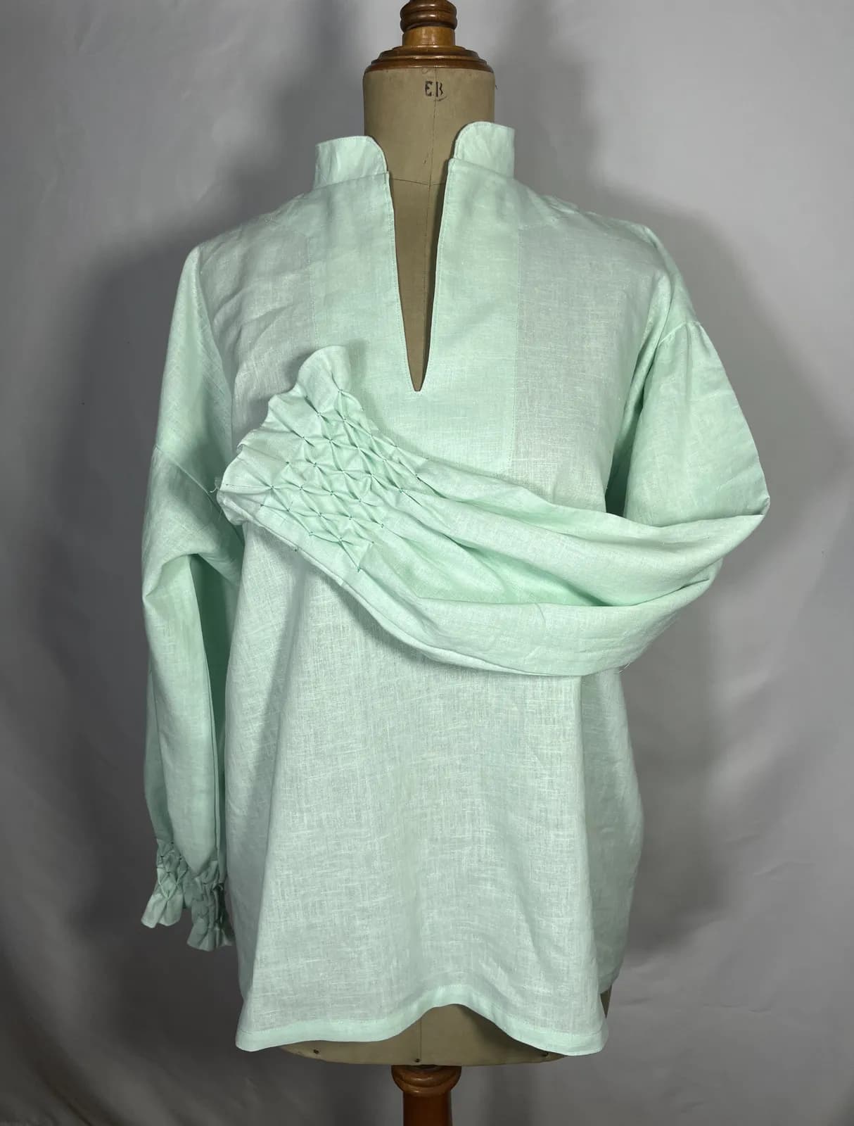 Menta — blusa verde menta artesanal de Lucía Lacunza