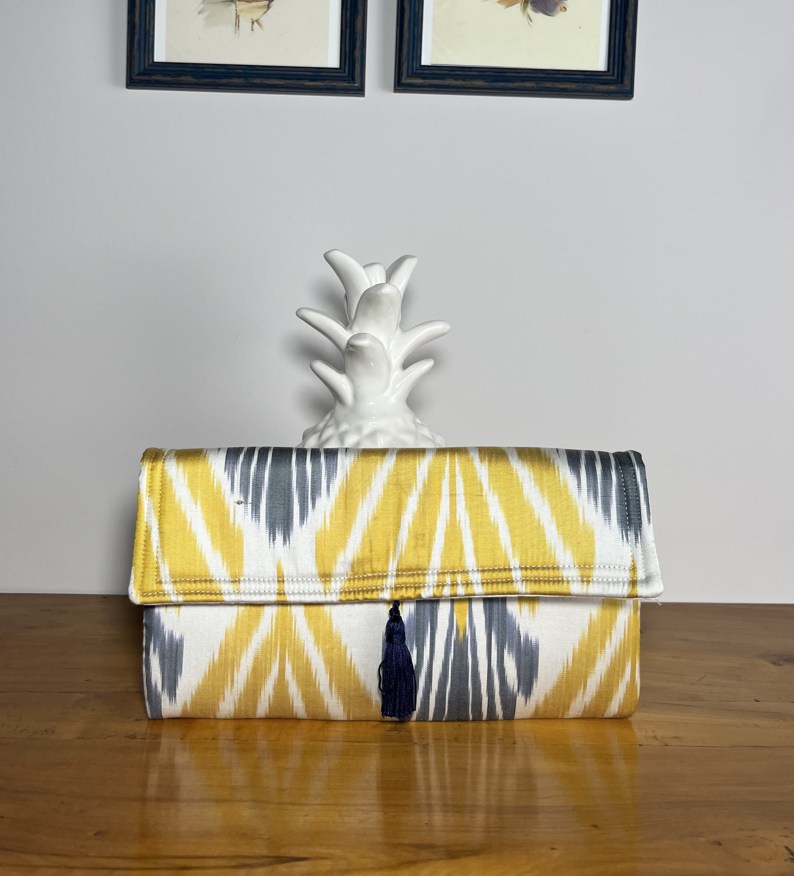 Solana — cartera amarillo y azul y blanco artesanal de Lucía Lacunza