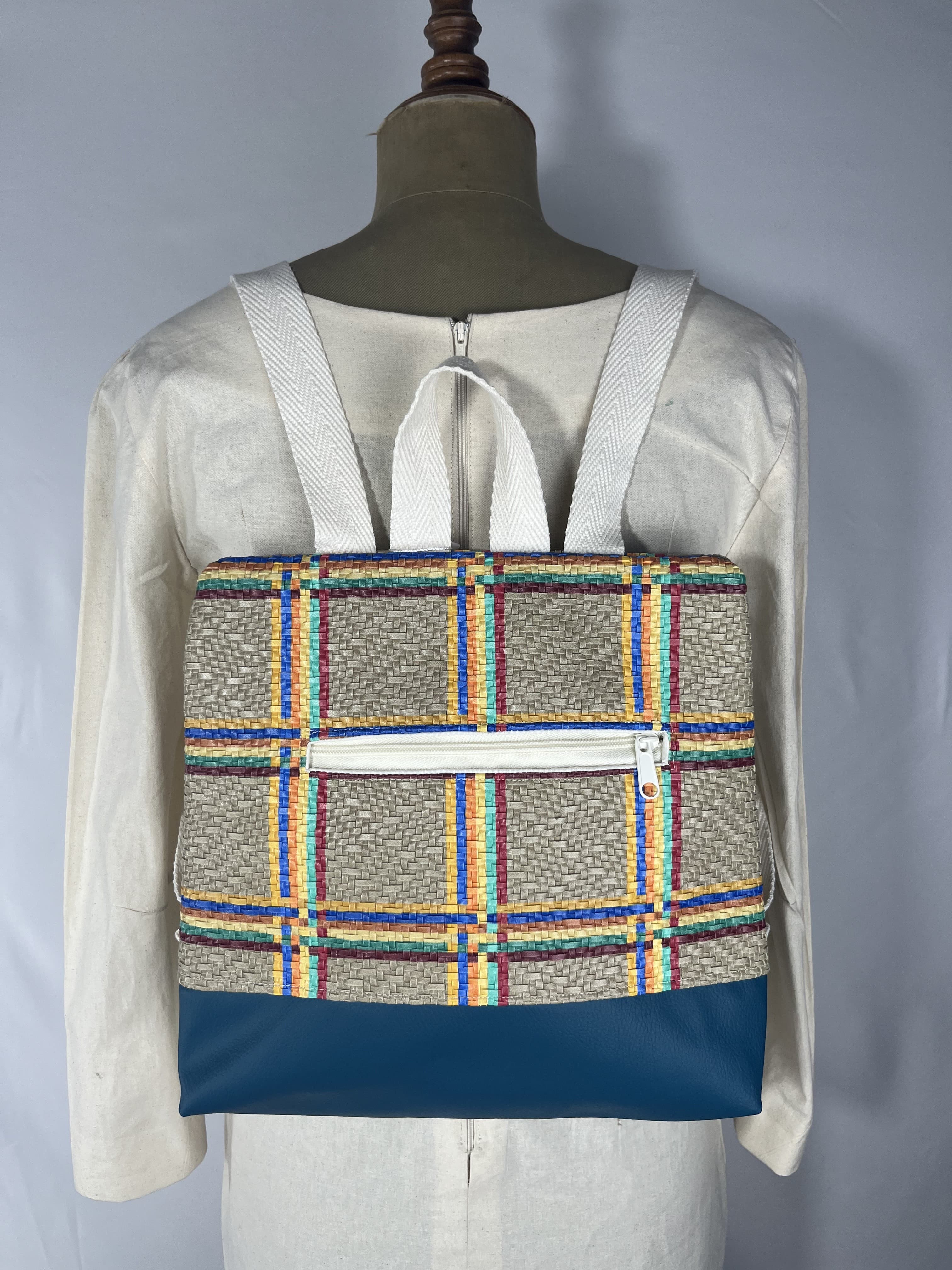 Arcoiris — mochila marro y azul y verde y naranja artesanal de Lucía Lacunza · vista 2