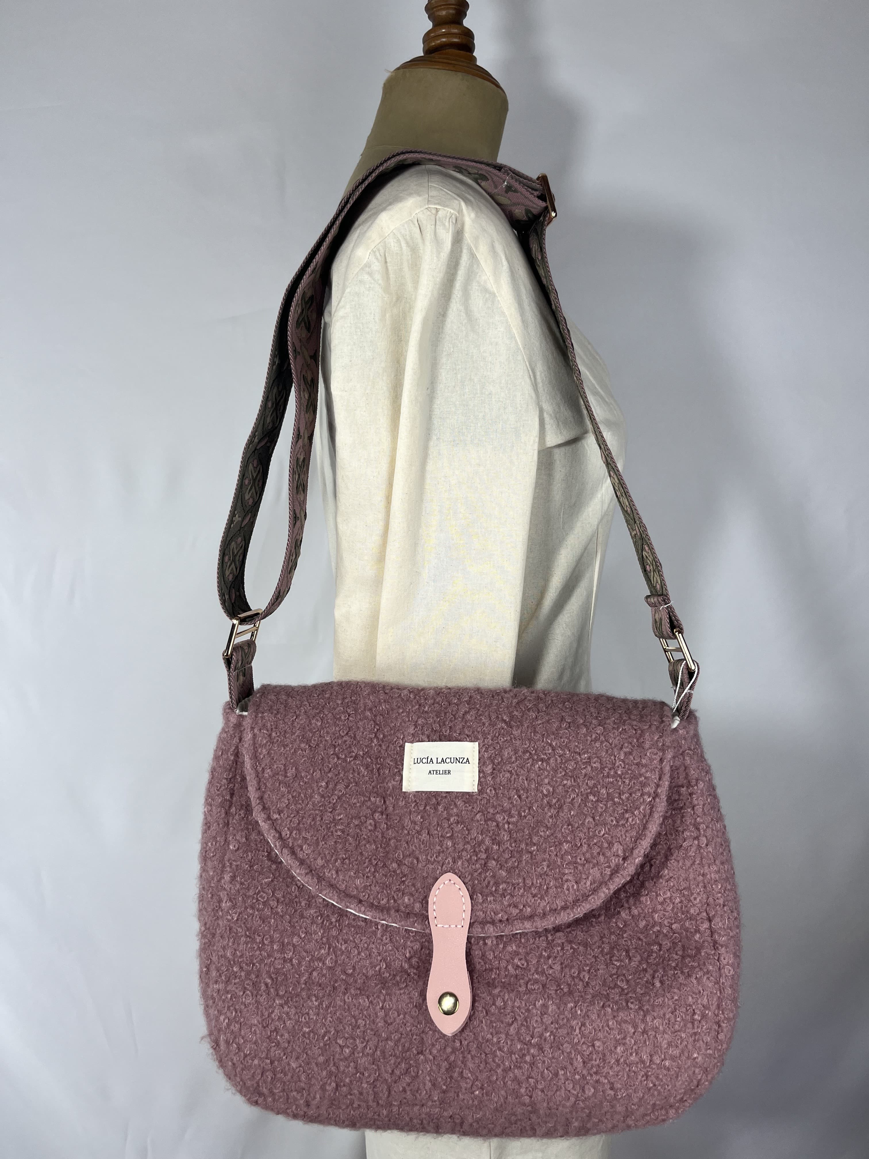 Hortensia — bolso verde y rosa y negro artesanal de Lucía Lacunza