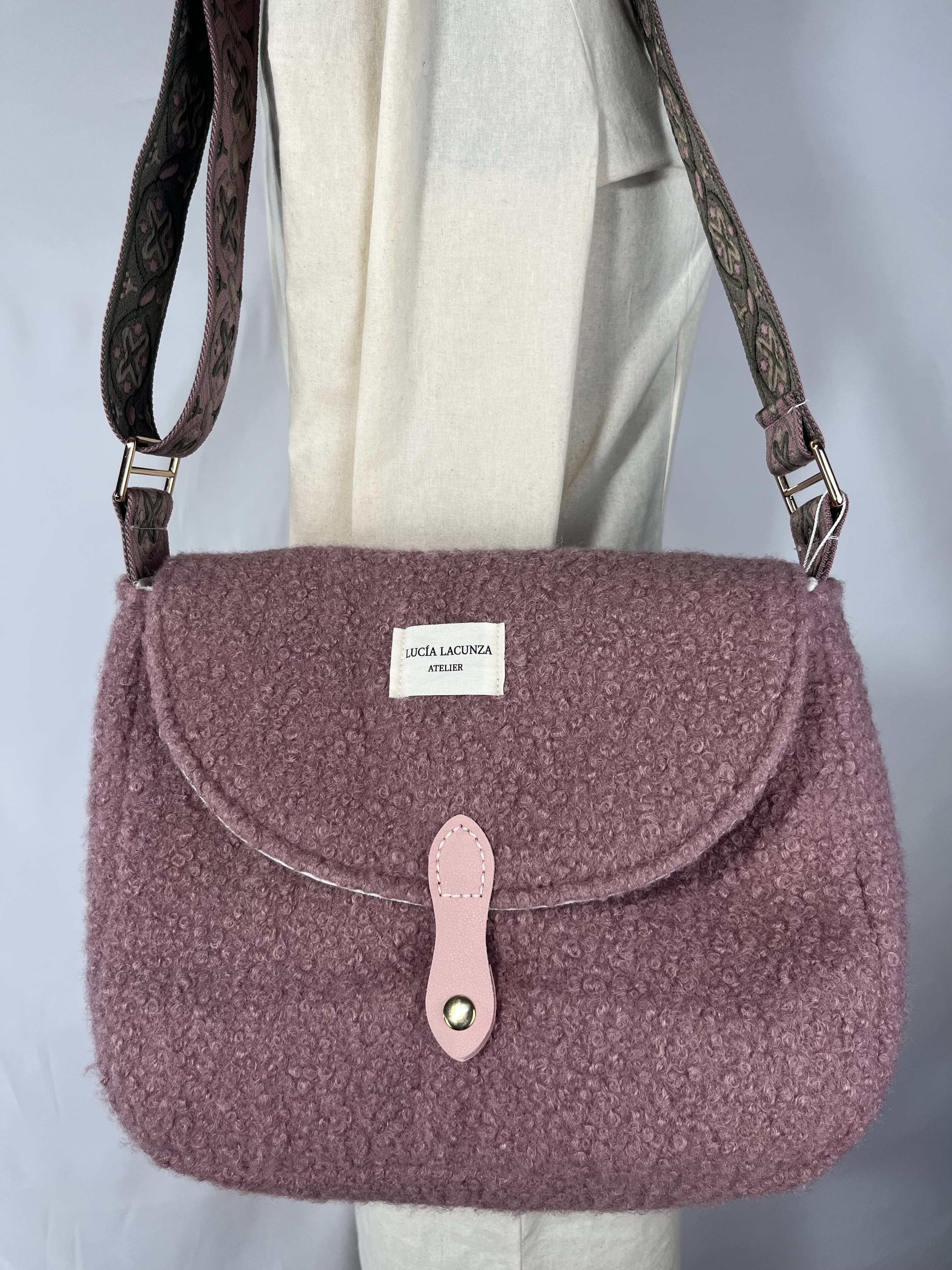 Hortensia — bolso verde y rosa y negro artesanal de Lucía Lacunza · vista 3