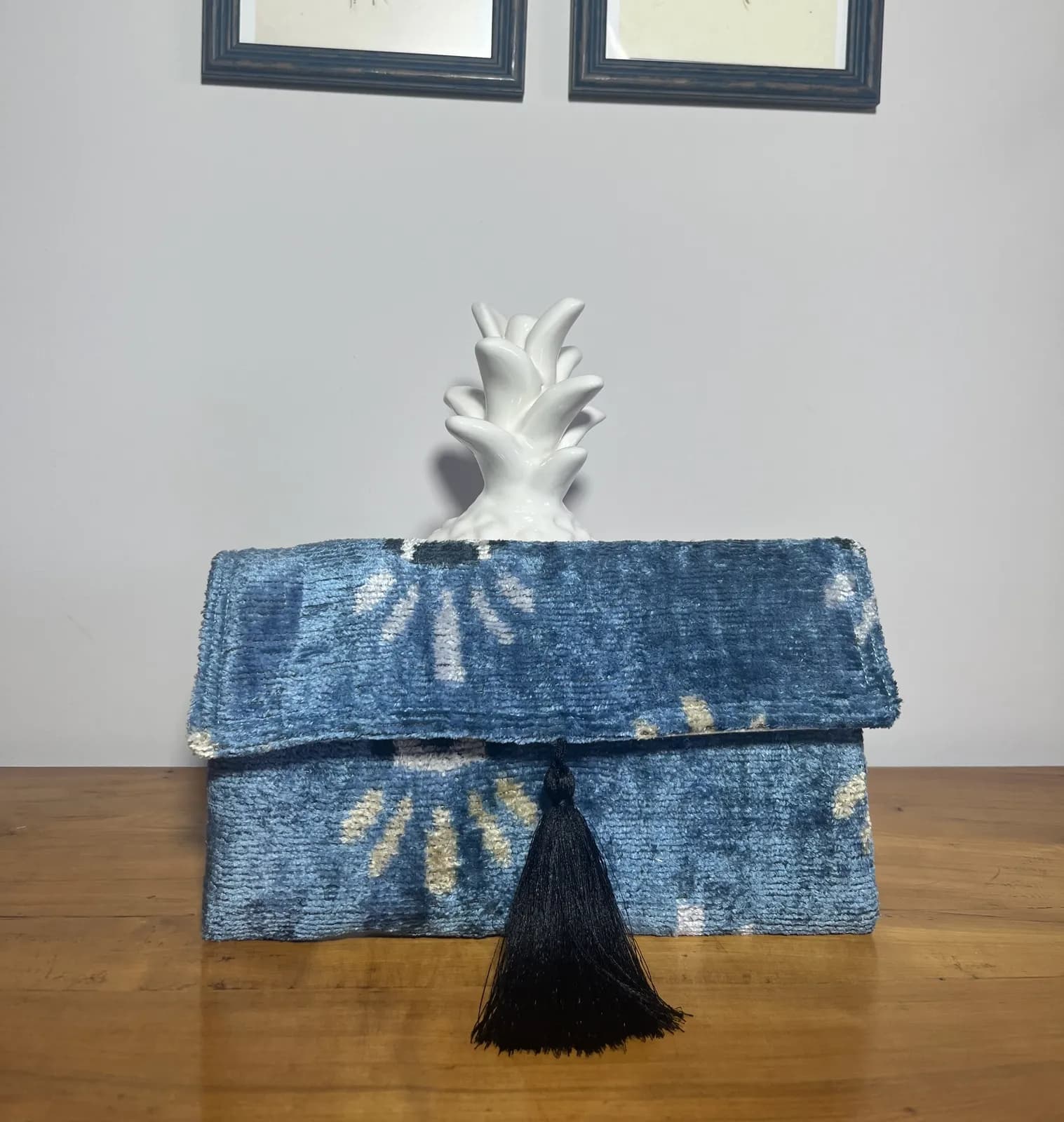 Rocío — cartera azul y negro y blanco artesanal de Lucía Lacunza