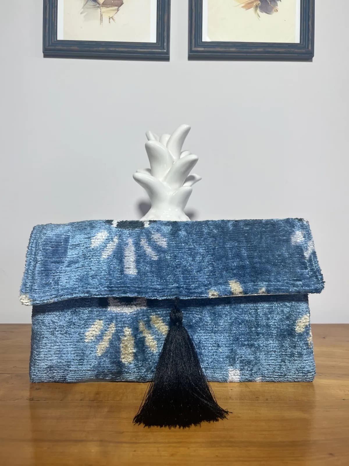 Rocío — cartera azul y negro y blanco artesanal de Lucía Lacunza · vista 2