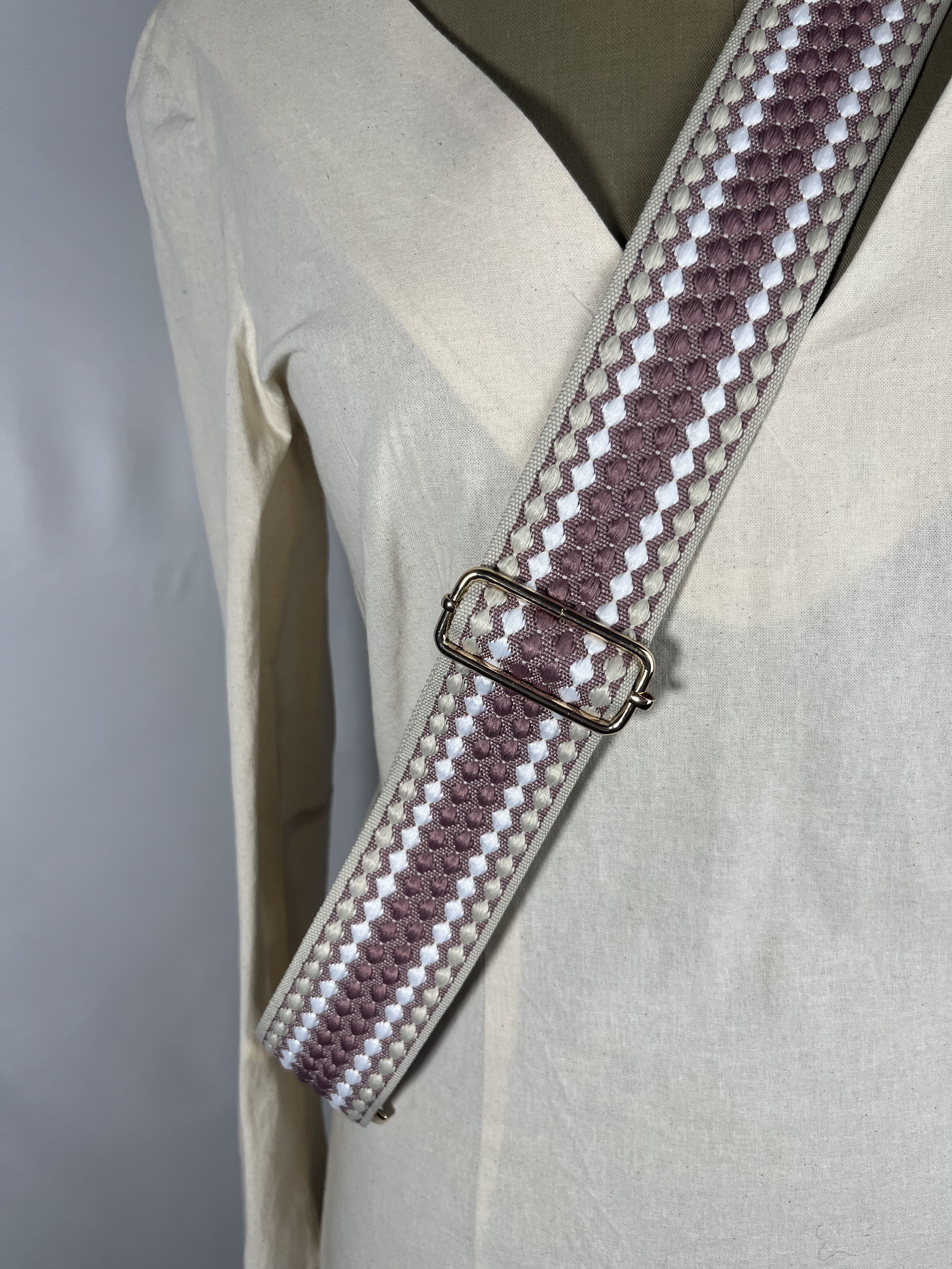 Serena — accesorio rosa grisaceo y blanco y beige artesanal de Lucía Lacunza · vista 3
