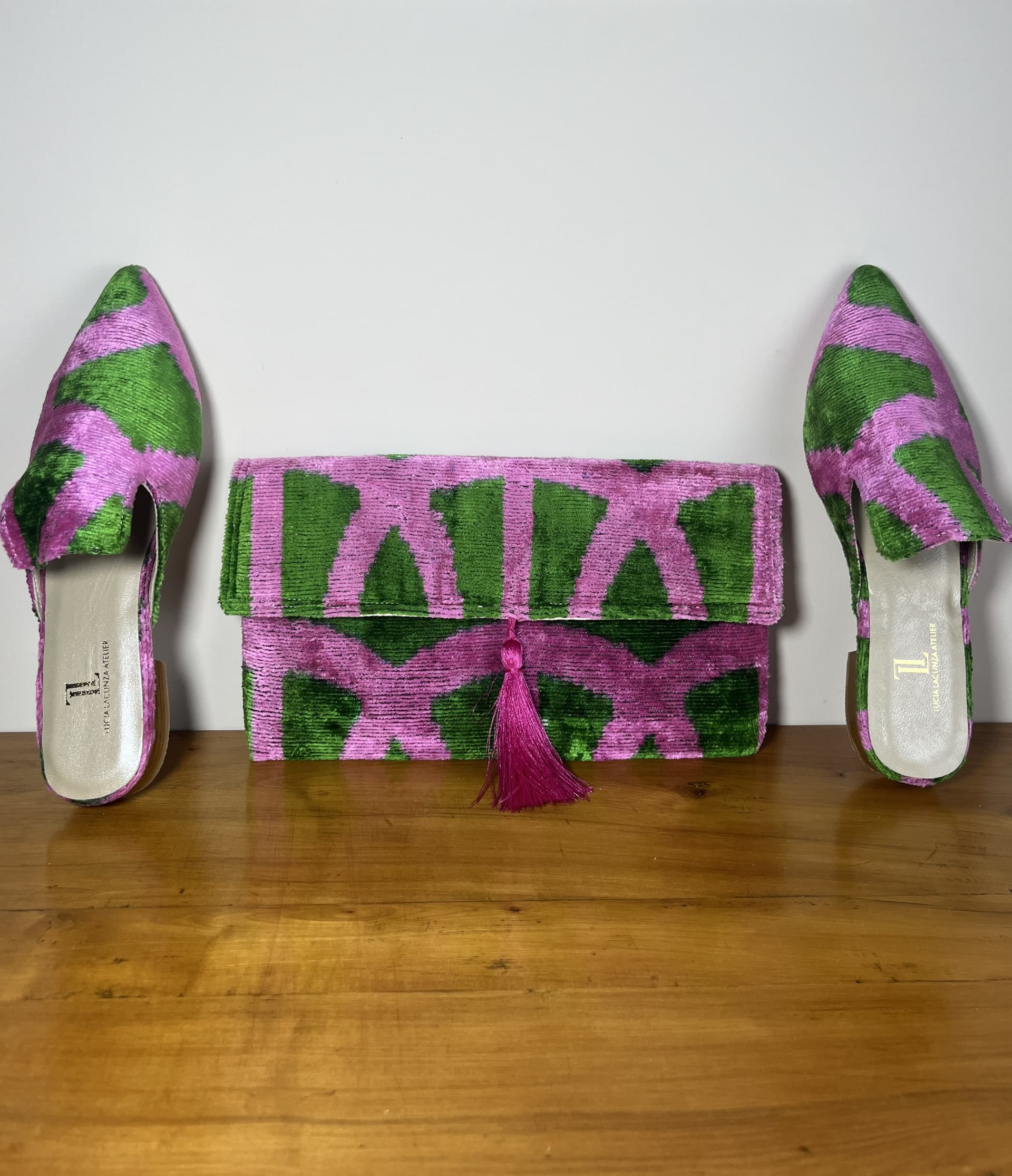 Lienzo Tropical — mules azul y rosa artesanal de Lucía Lacunza