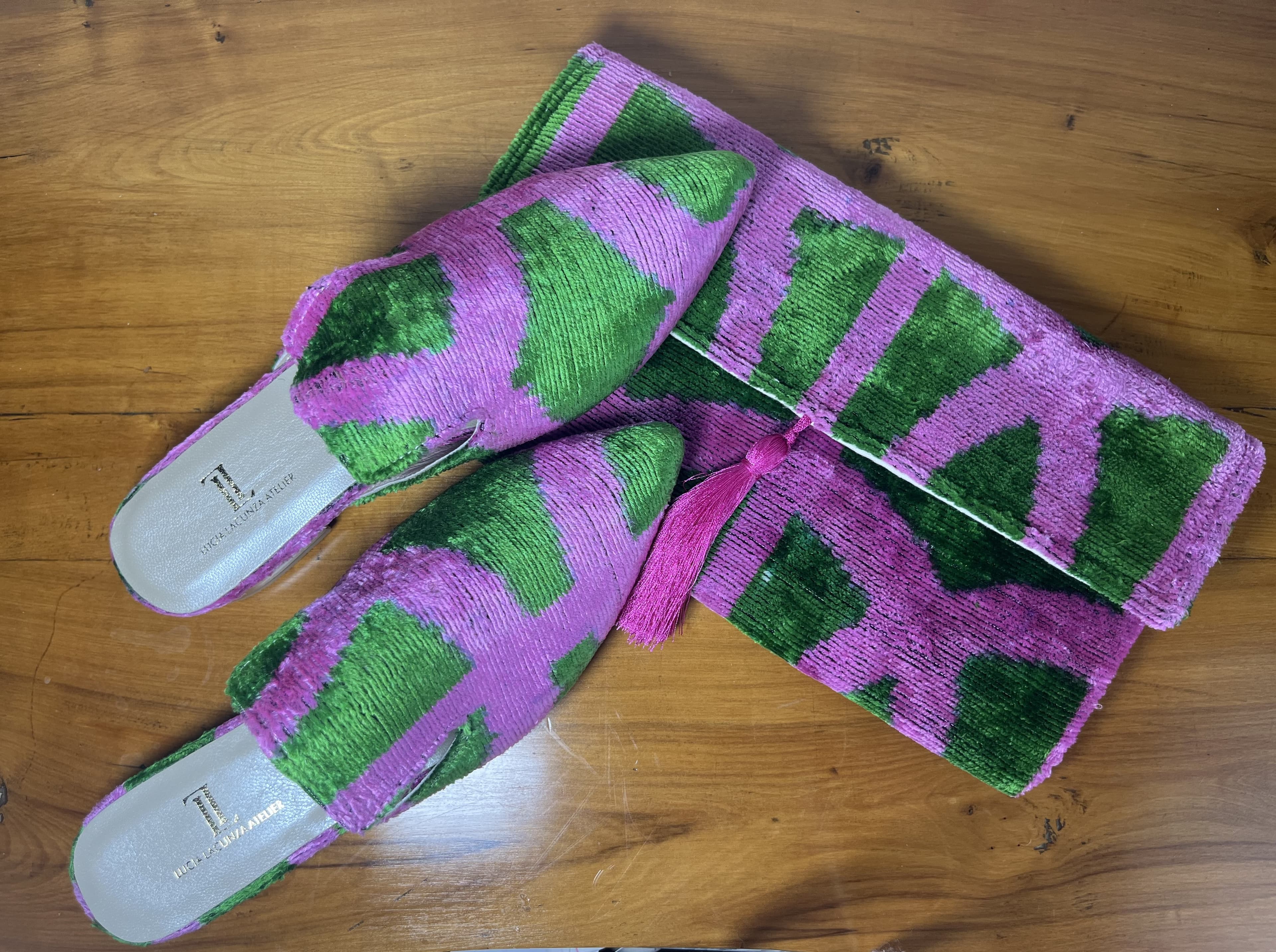 Lienzo Tropical — mules azul y rosa artesanal de Lucía Lacunza · vista 2