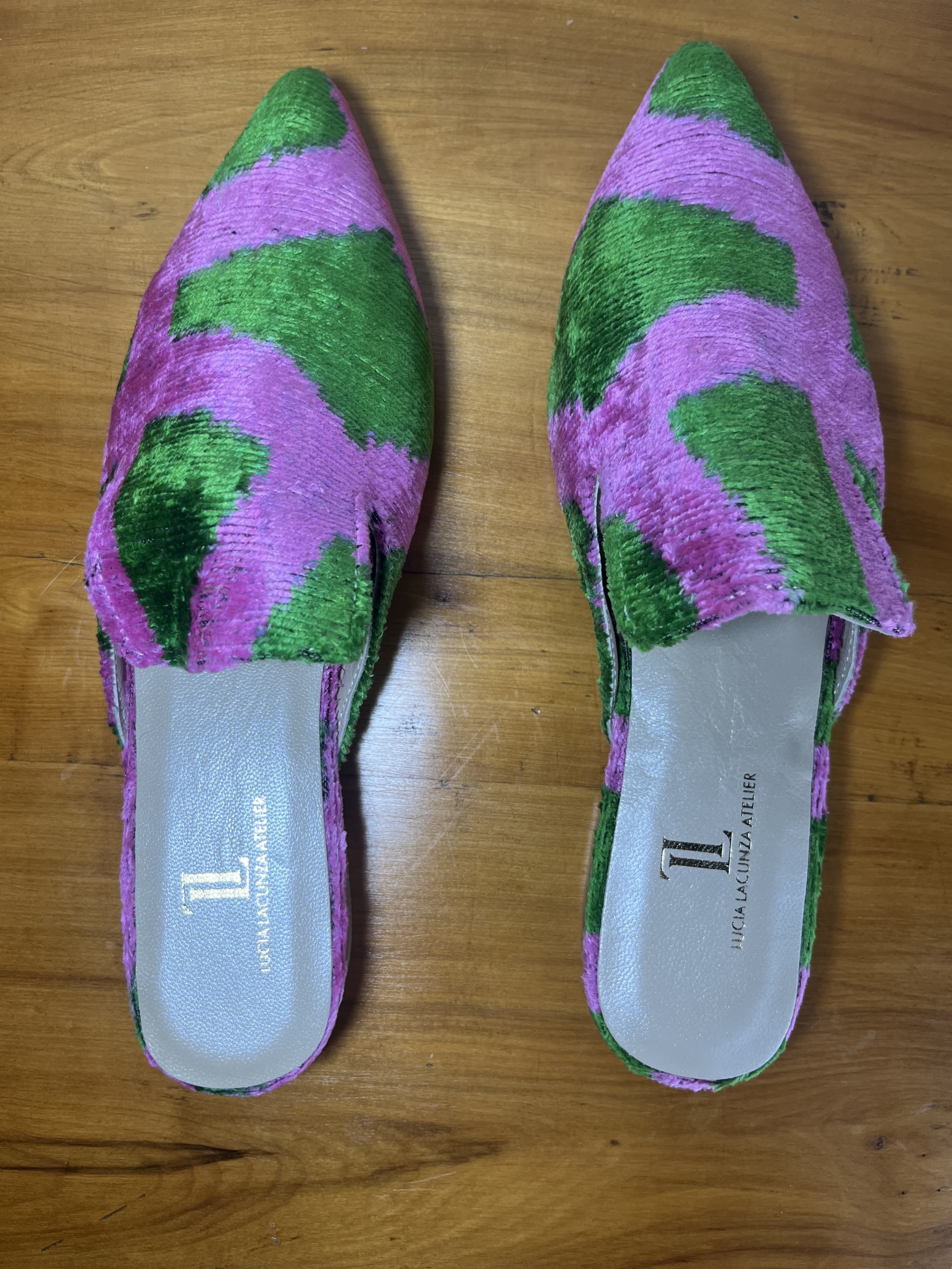 Lienzo Tropical — mules azul y rosa artesanal de Lucía Lacunza · vista 4