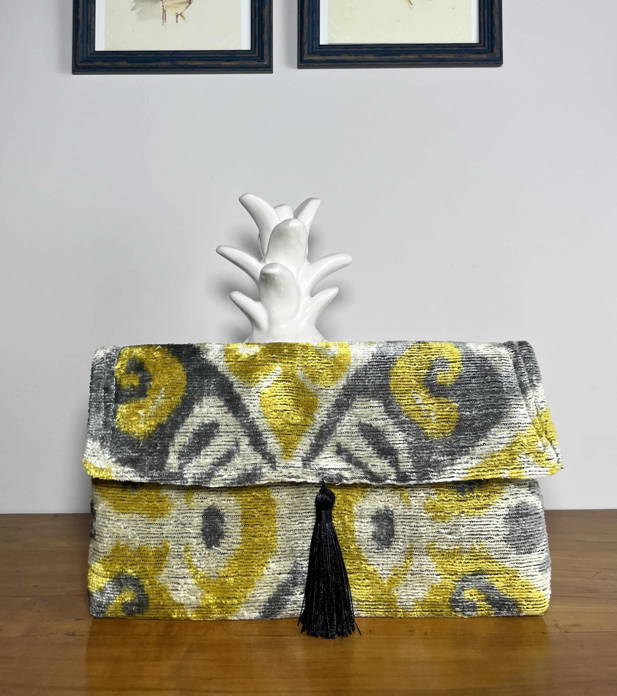 Miel silvestre — cartera gris y amarillo y negro y blanco artesanal de Lucía Lacunza