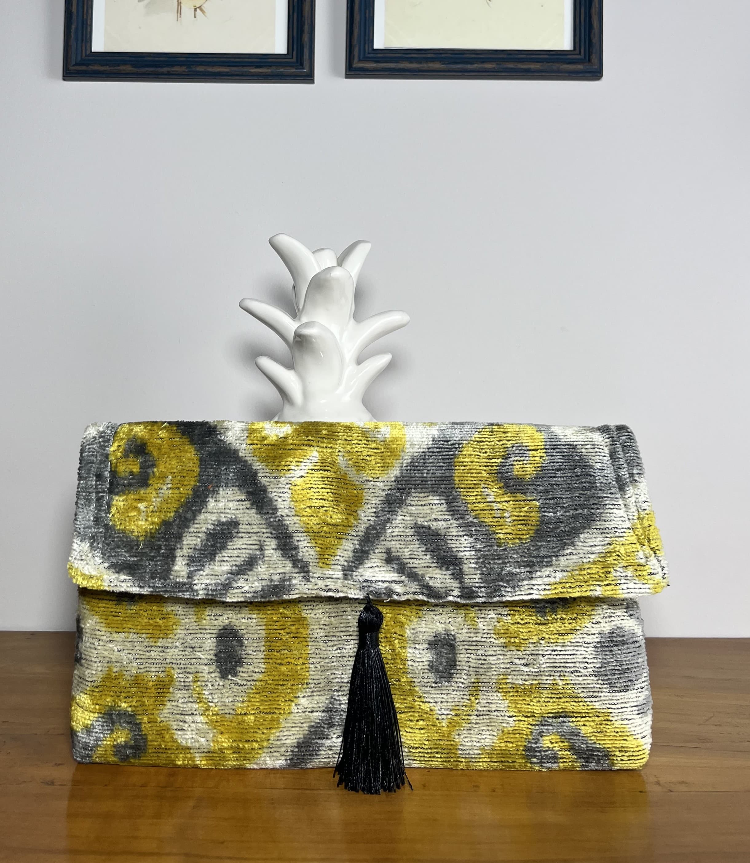 Miel silvestre — cartera gris y amarillo y negro y blanco artesanal de Lucía Lacunza · vista 4