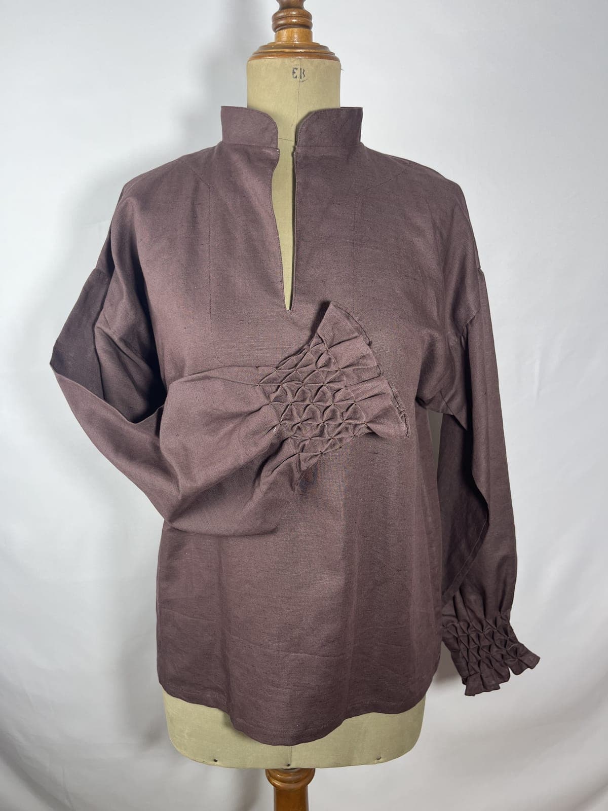 Cacao — blusa marron artesanal de Lucía Lacunza