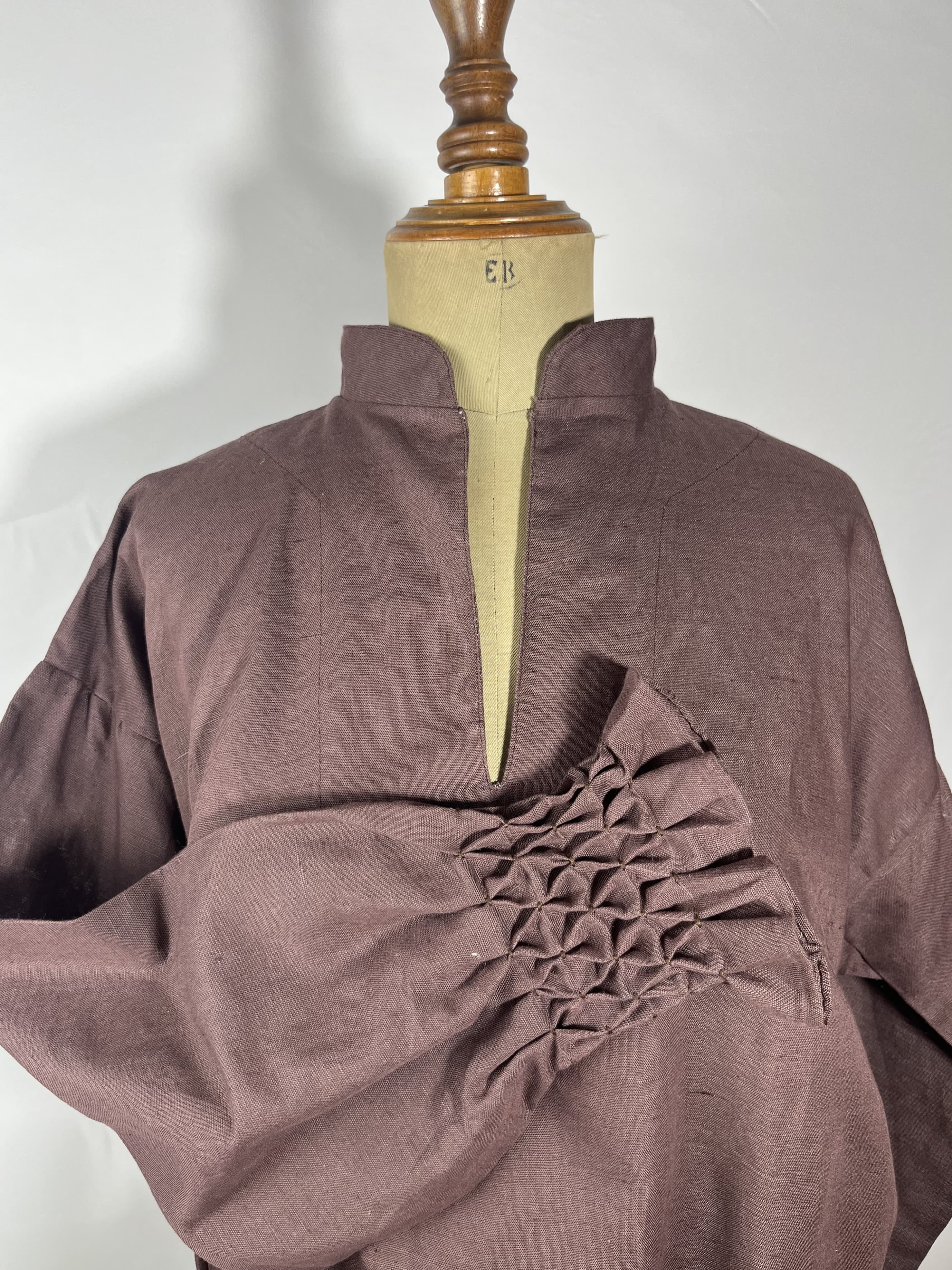 Cacao — blusa marron artesanal de Lucía Lacunza · vista 2