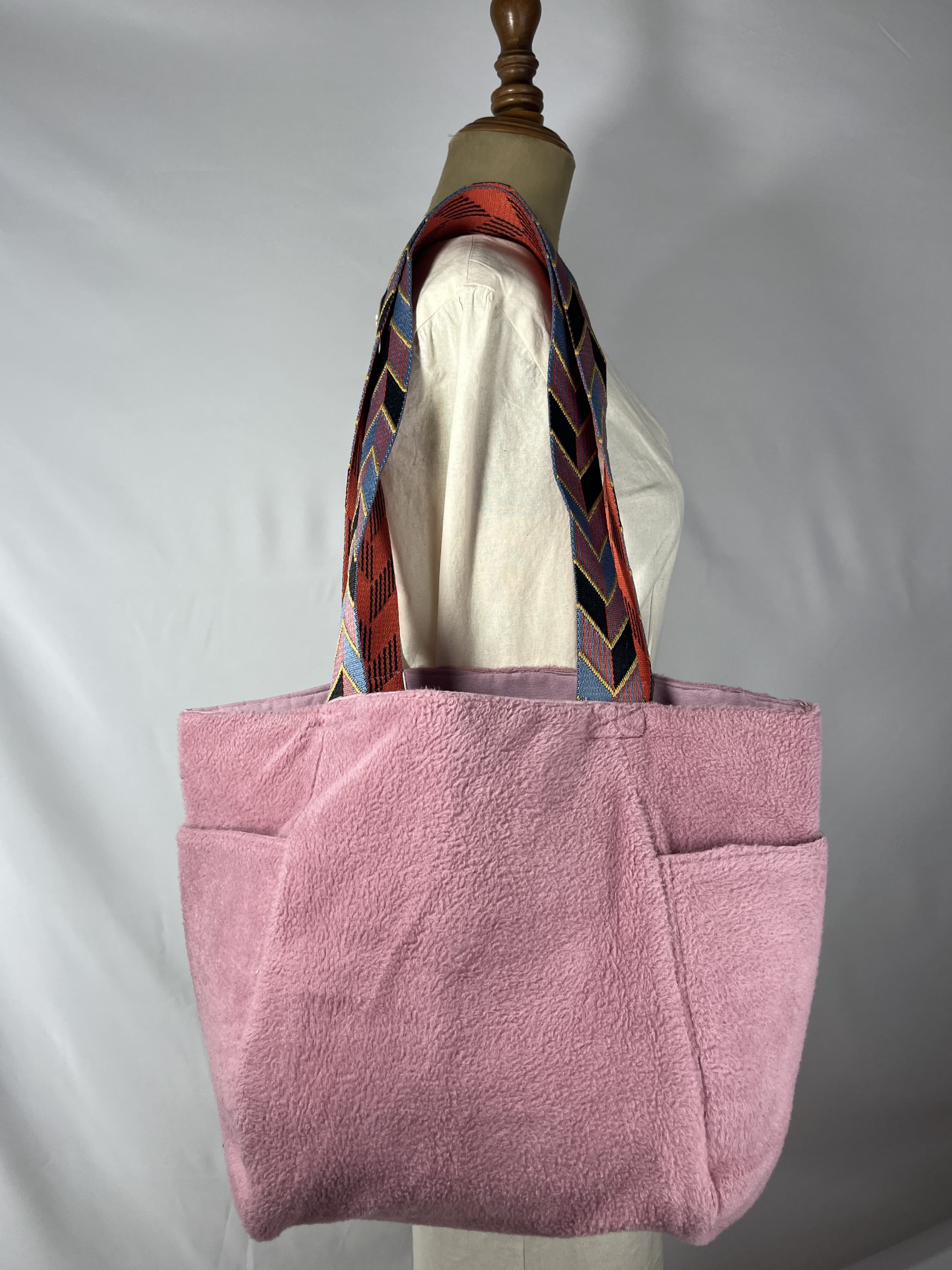 Candy Rose — bolso rosa y azul y negro artesanal de Lucía Lacunza · vista 2