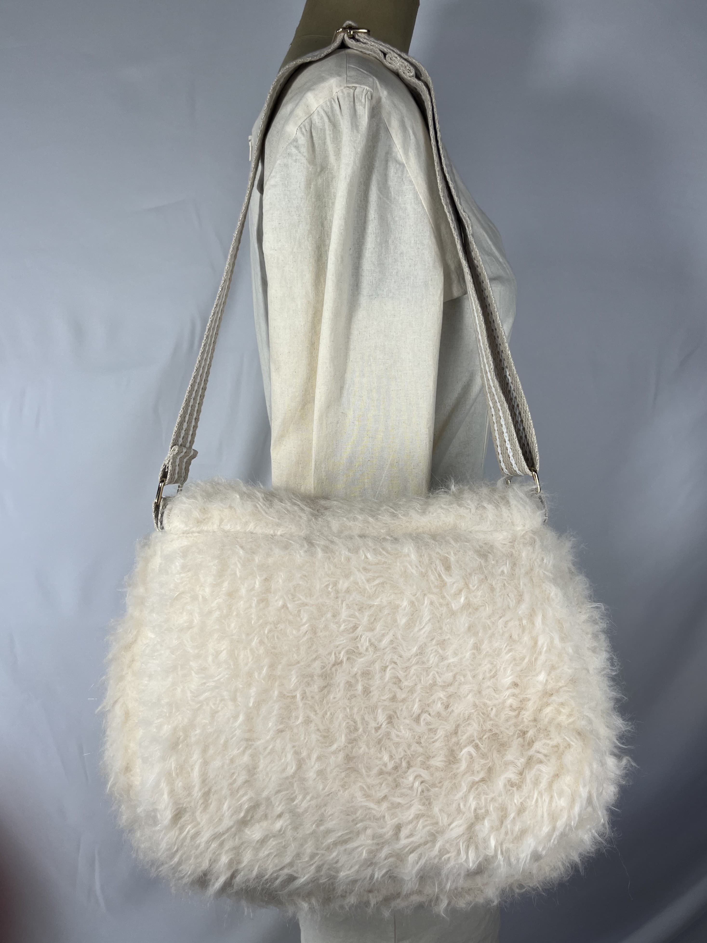 Copo — bolso beige artesanal de Lucía Lacunza · vista 2