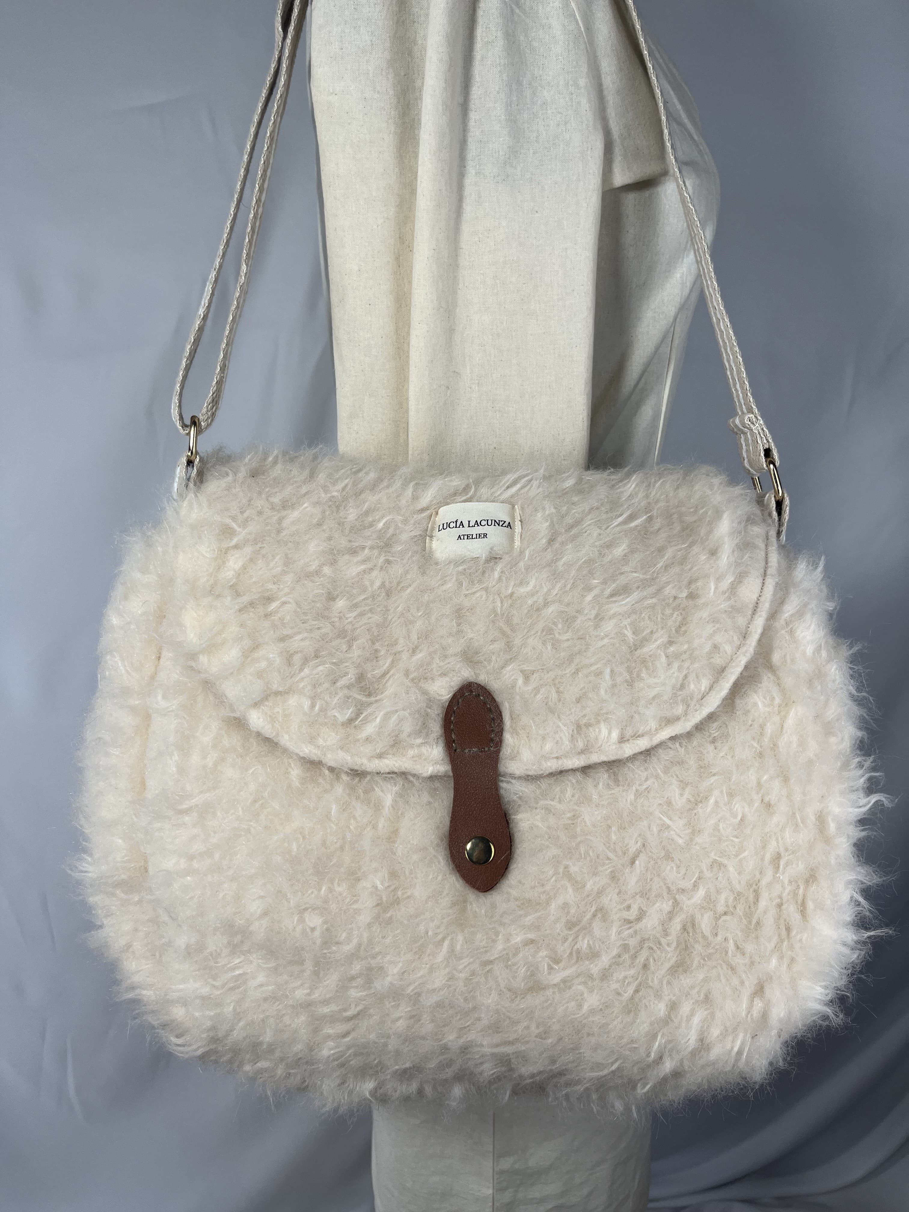 Copo — bolso beige artesanal de Lucía Lacunza · vista 3