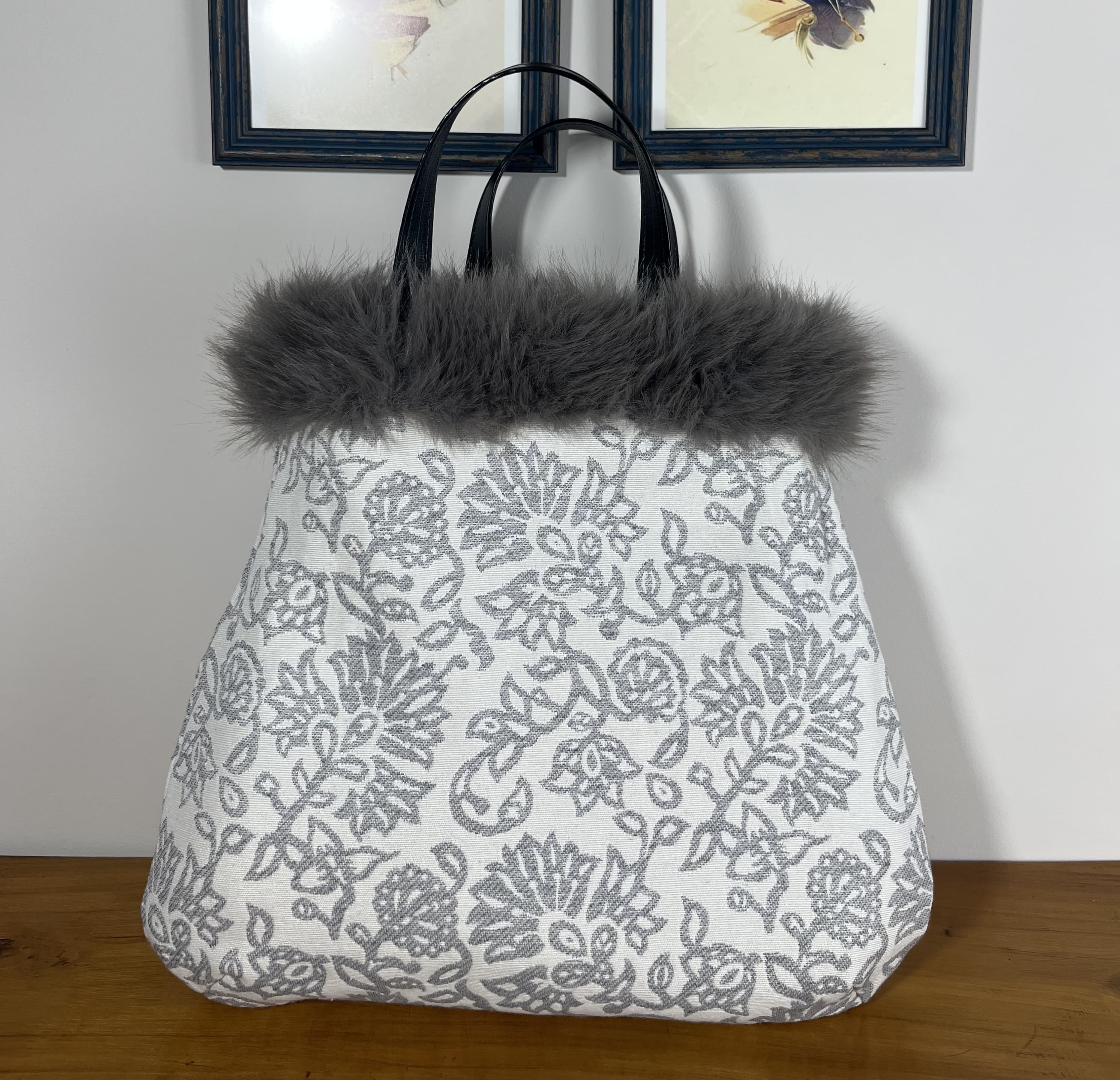 Scarlet — bolso gris y blanco y rojo y negro artesanal de Lucía Lacunza · vista 2