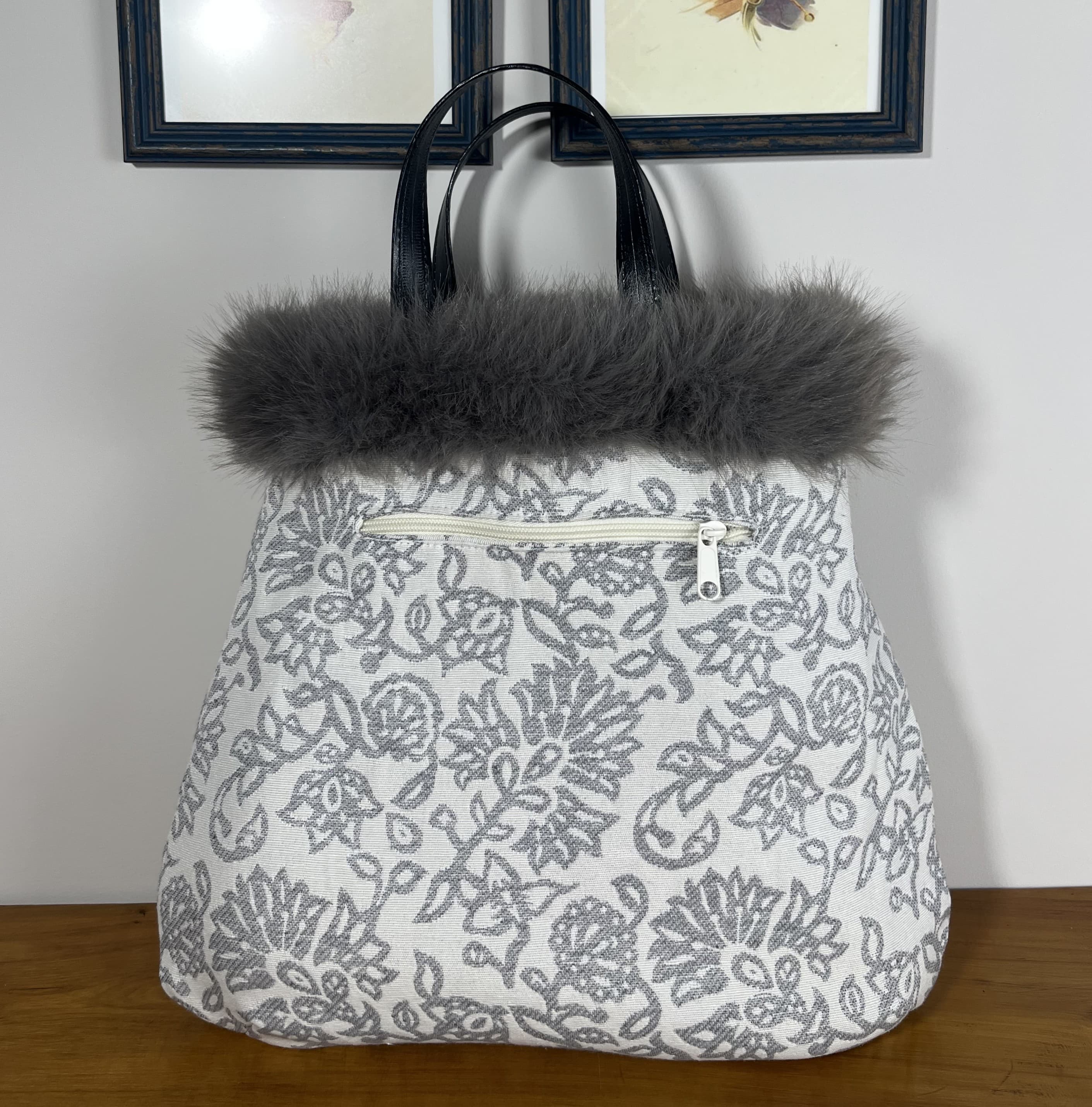 Scarlet — bolso gris y blanco y rojo y negro artesanal de Lucía Lacunza · vista 3