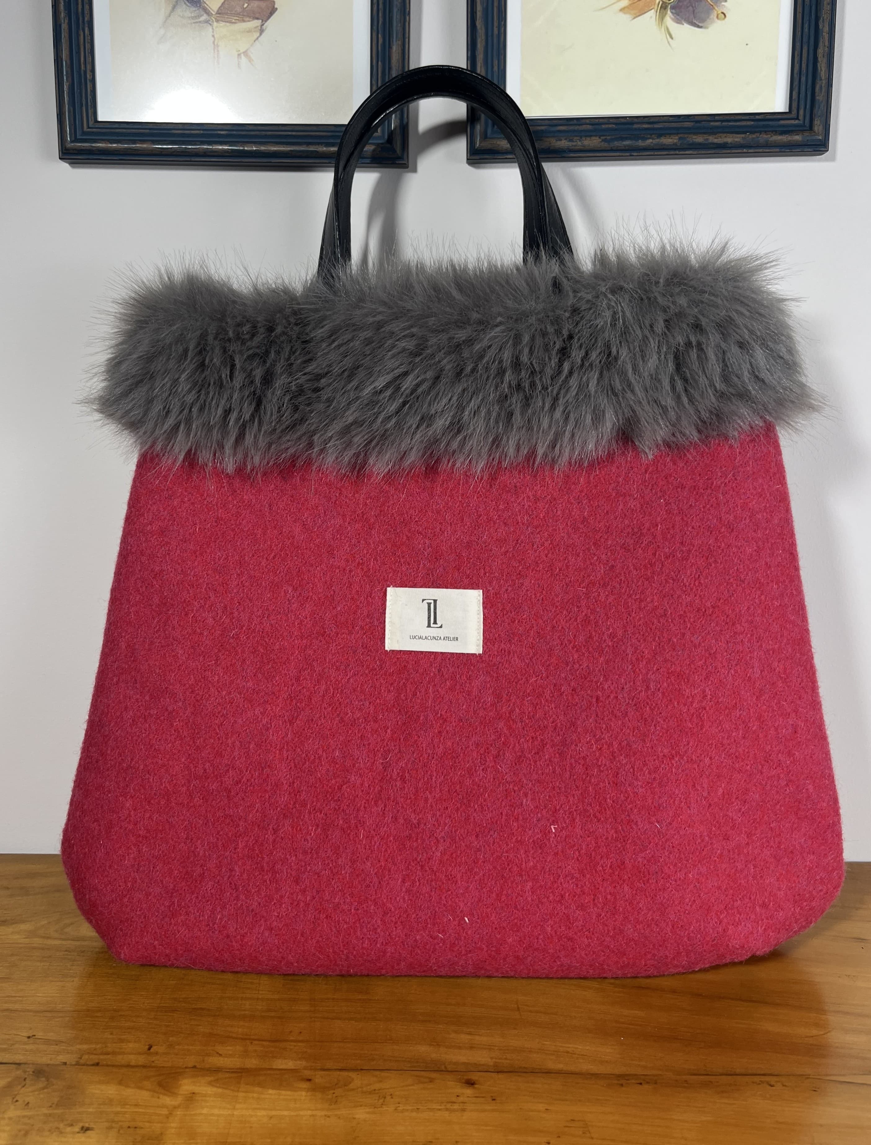 Scarlet — bolso gris y blanco y rojo y negro artesanal de Lucía Lacunza · vista 4