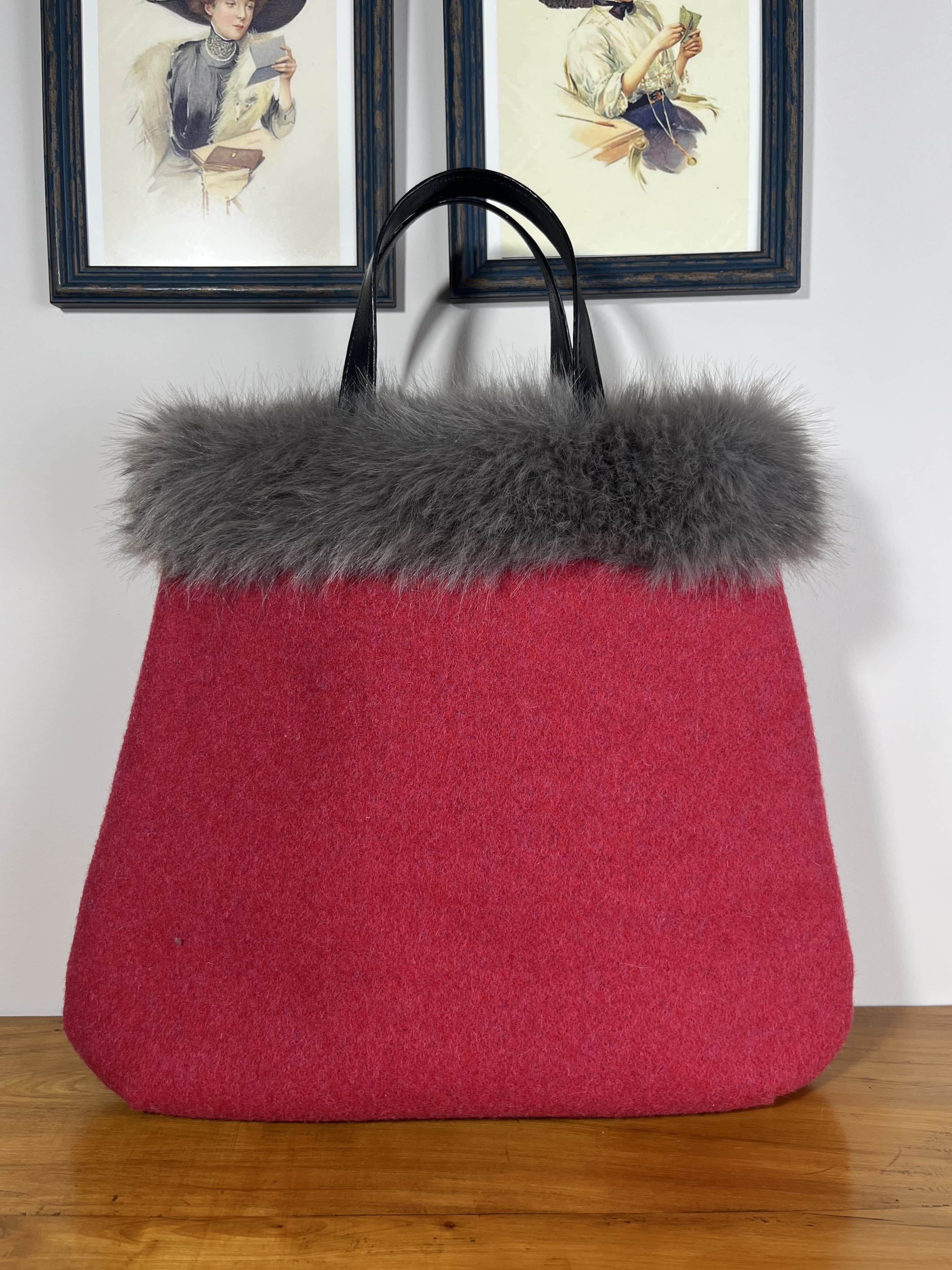 Scarlet — bolso gris y blanco y rojo y negro artesanal de Lucía Lacunza · vista 5