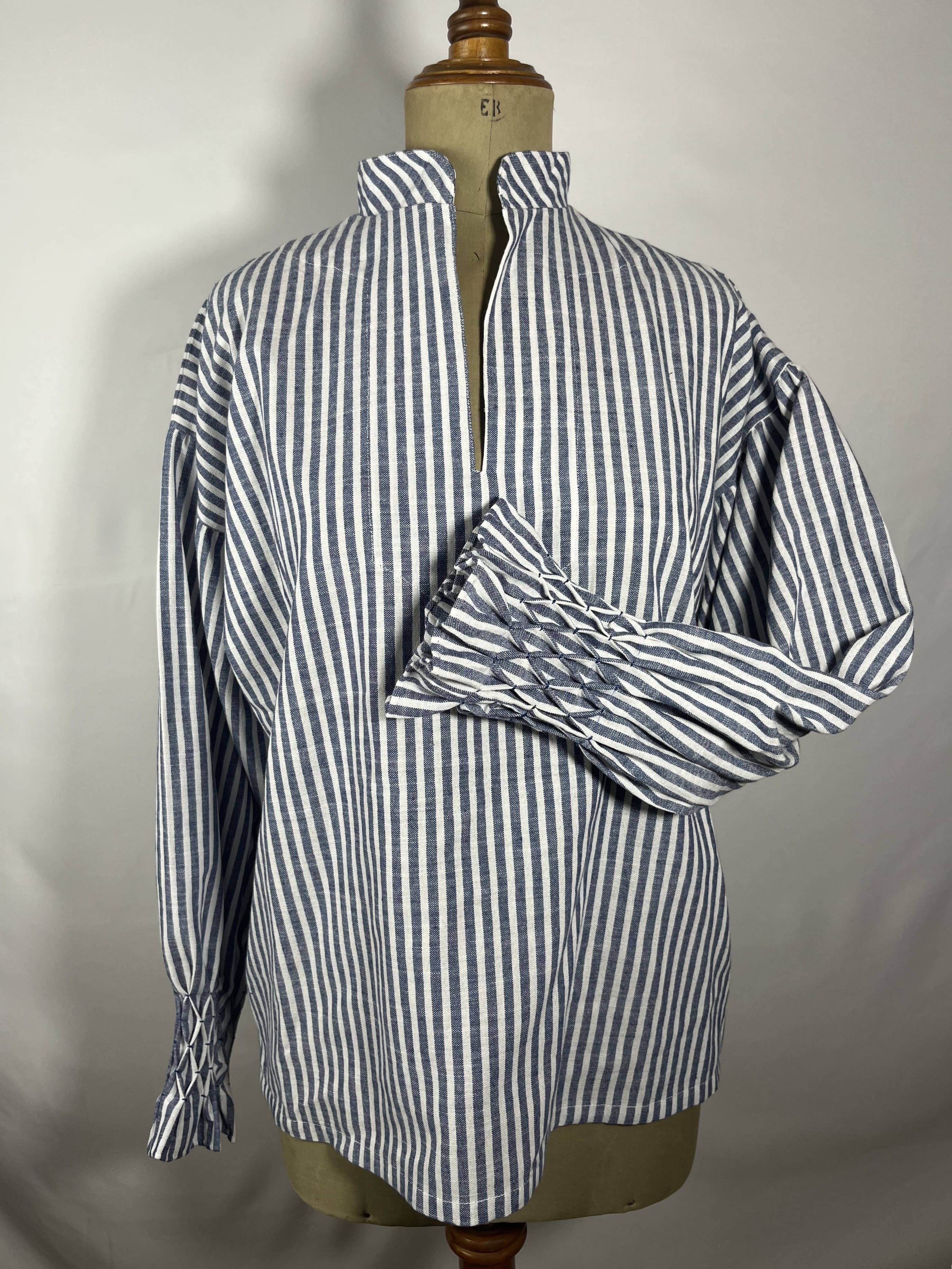Bahia — blusa azul marino y blanco artesanal de Lucía Lacunza · vista 3