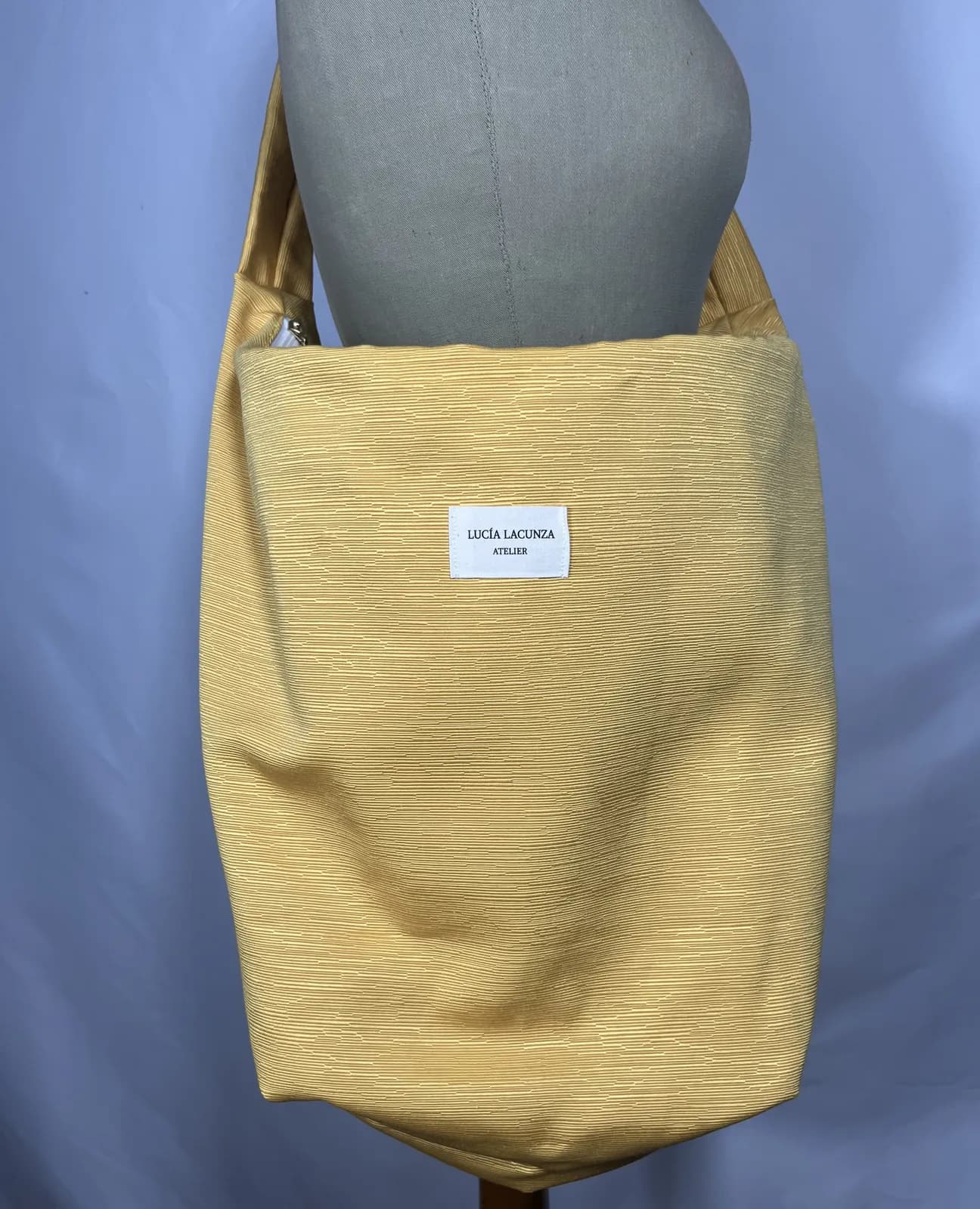 Curry — bolso mostaza artesanal de Lucía Lacunza · vista 2