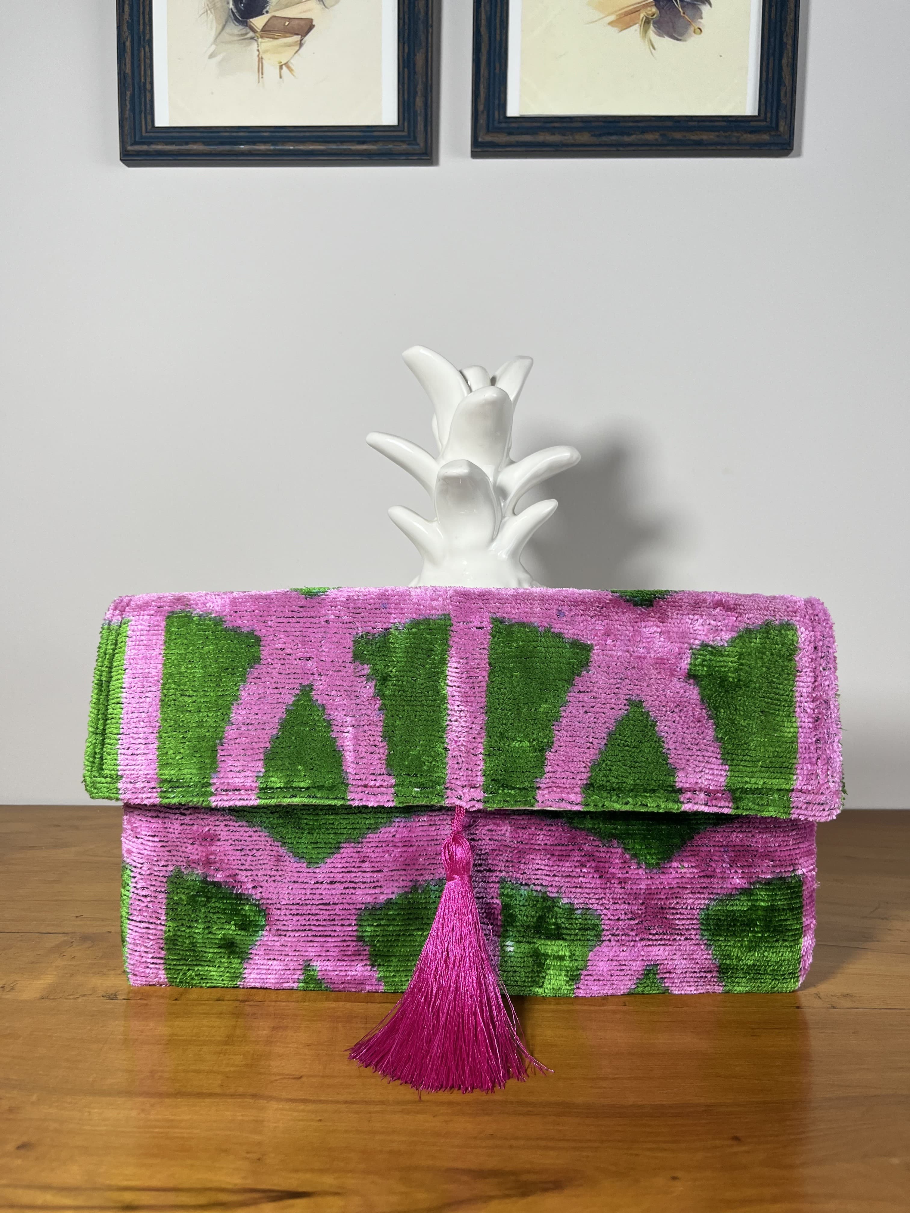 Mango Bloom — cartera verde y rosa artesanal de Lucía Lacunza · vista 3