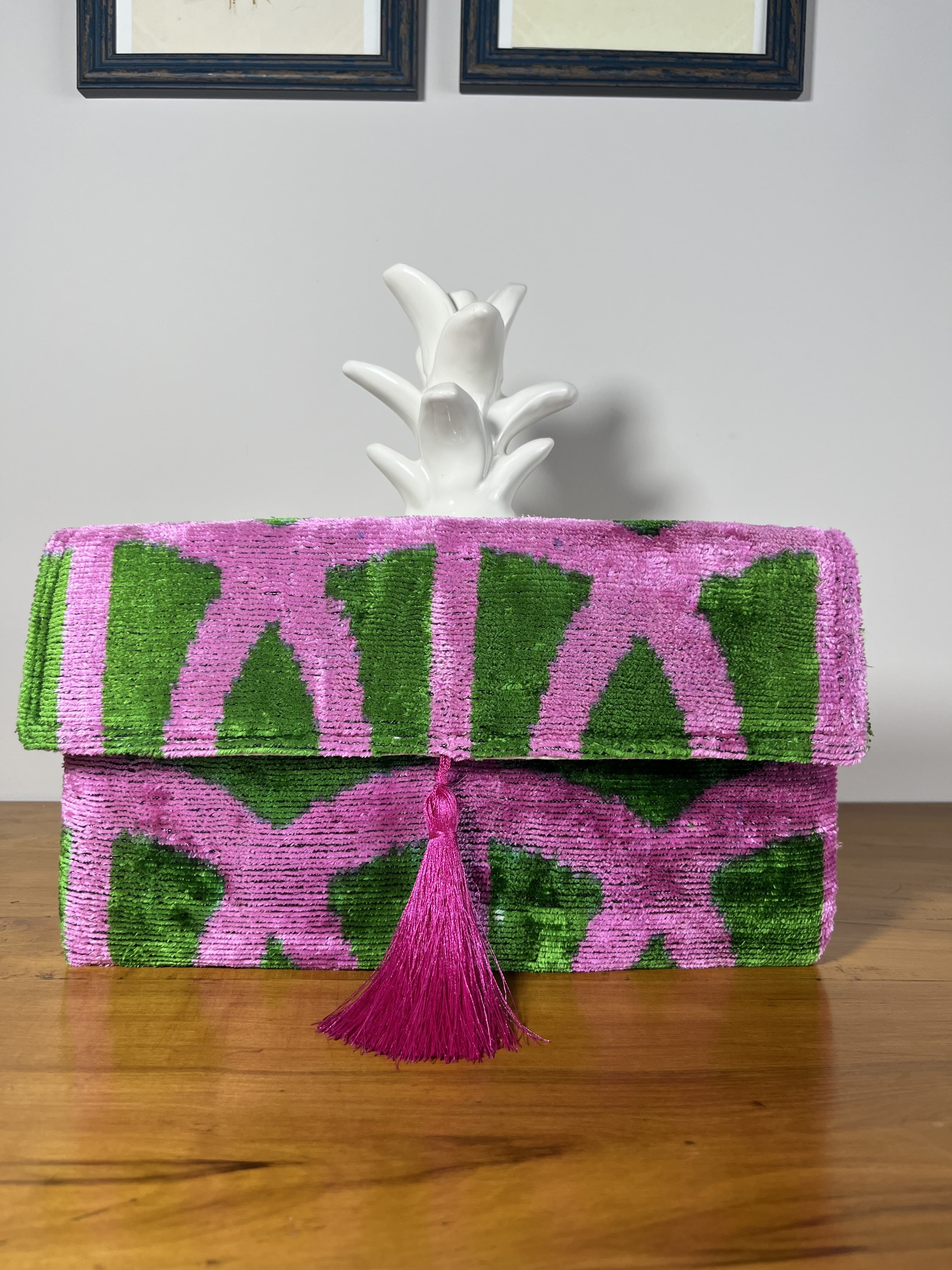 Mango Bloom — cartera verde y rosa artesanal de Lucía Lacunza · vista 4