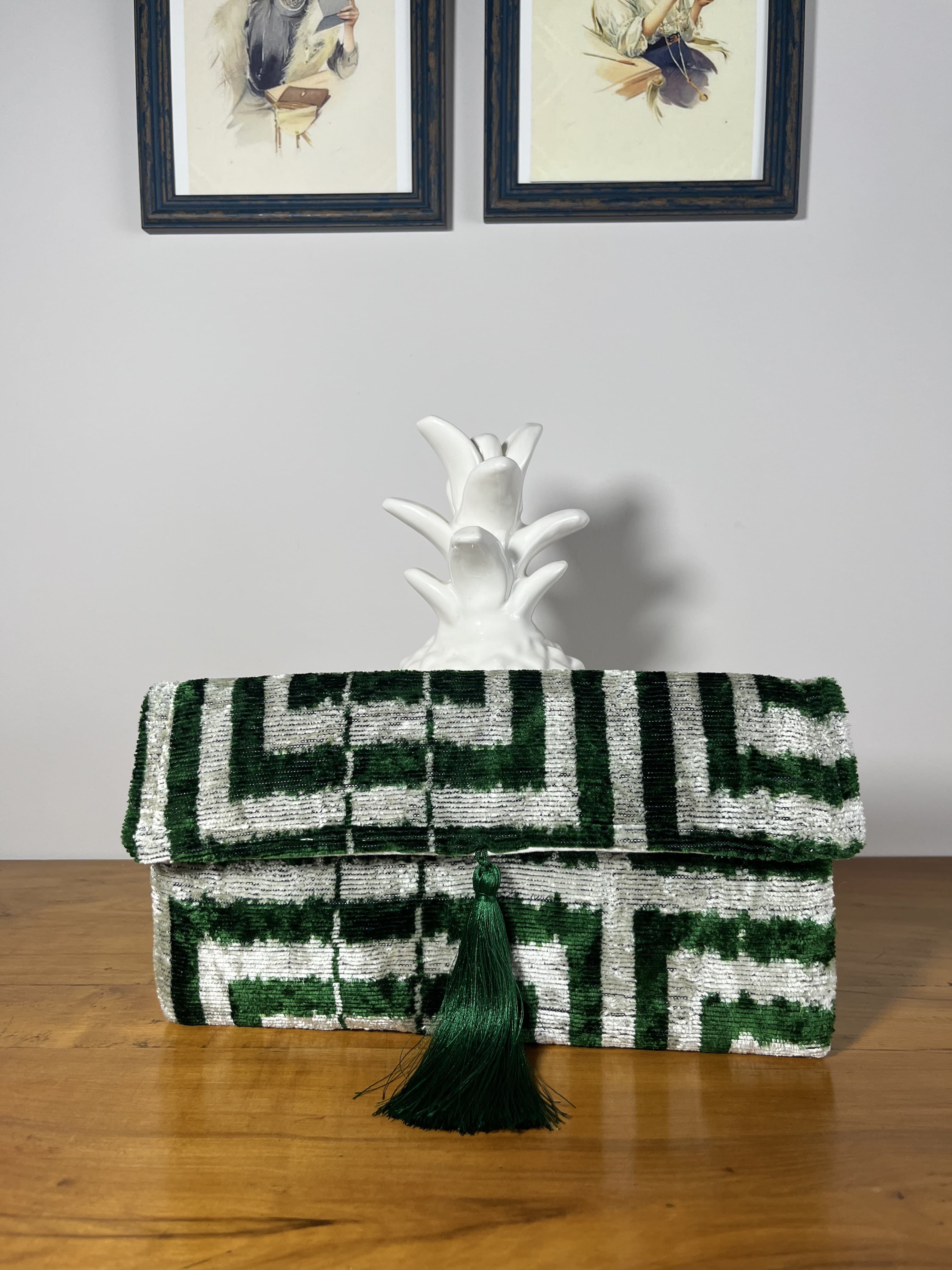 Encanto — cartera verde y gris claro artesanal de Lucía Lacunza · vista 2