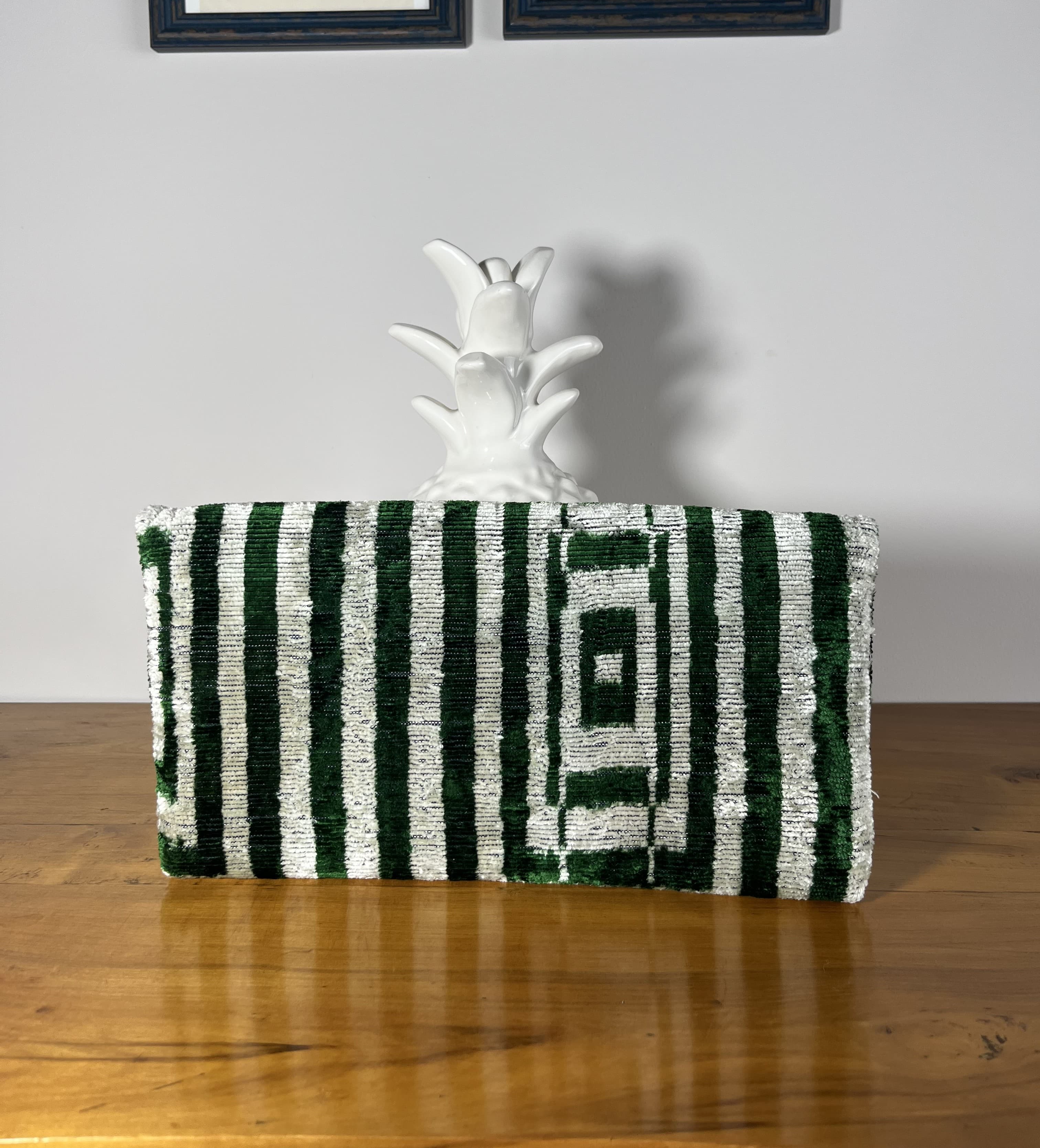 Encanto — cartera verde y gris claro artesanal de Lucía Lacunza · vista 4