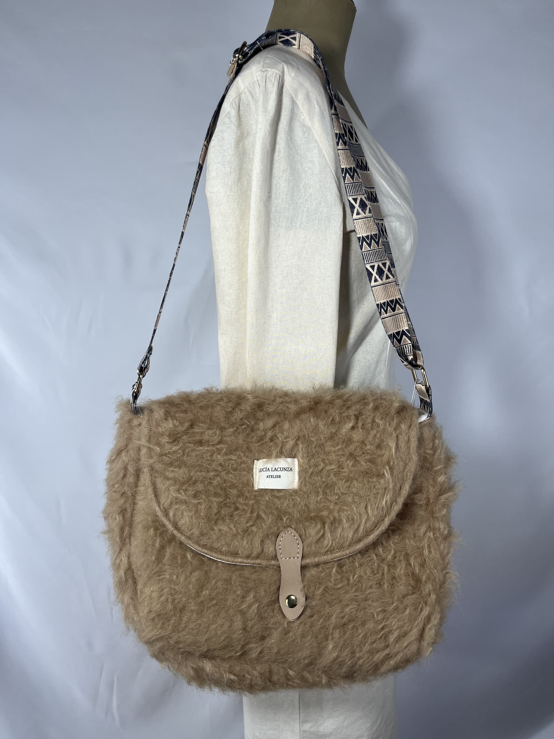Duna — bolso marrón artesanal de Lucía Lacunza