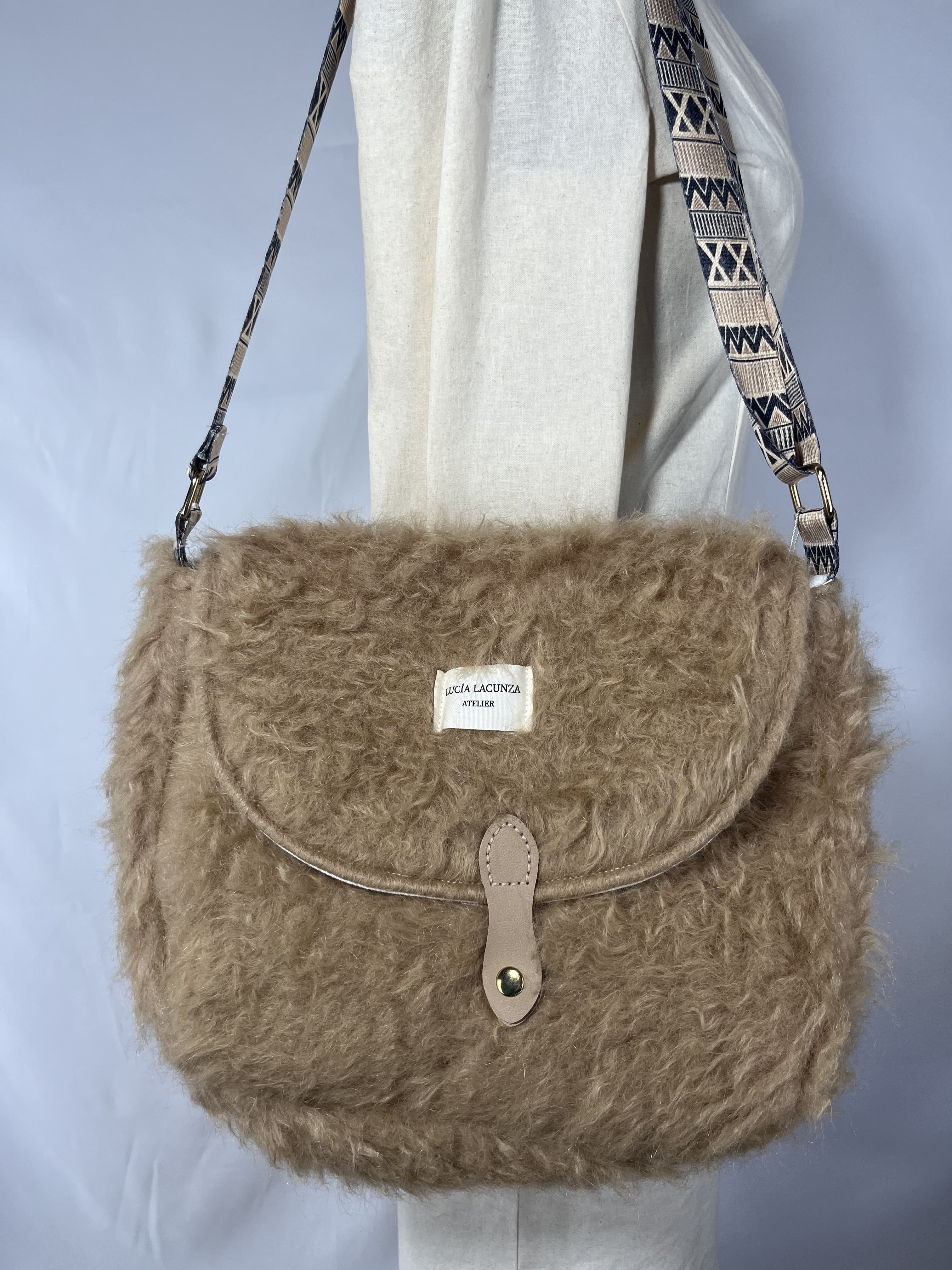 Duna — bolso marrón artesanal de Lucía Lacunza · vista 3