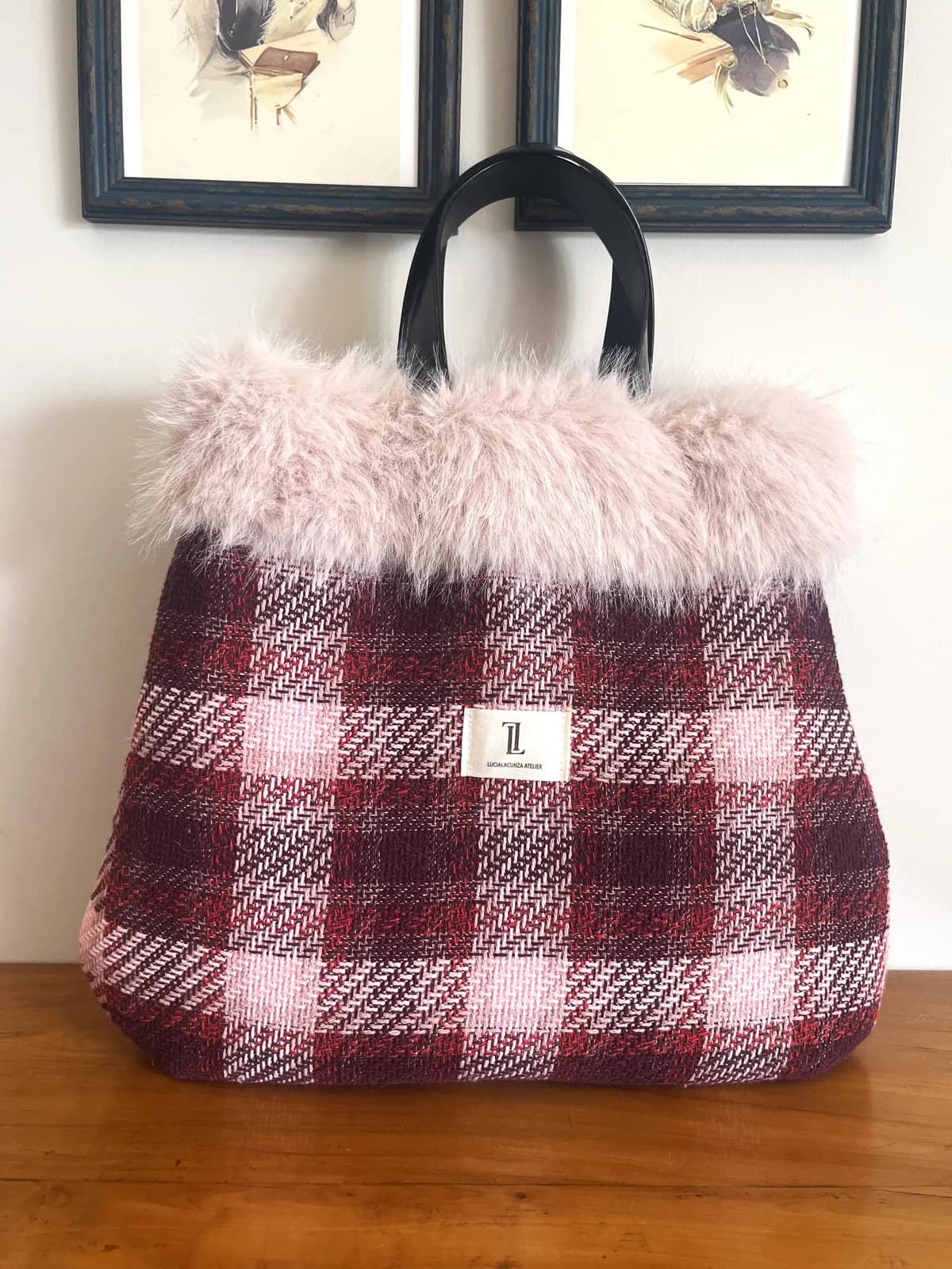 Ruby Rose — bolso rosa y burdeos y negro y gris y beige artesanal de Lucía Lacunza